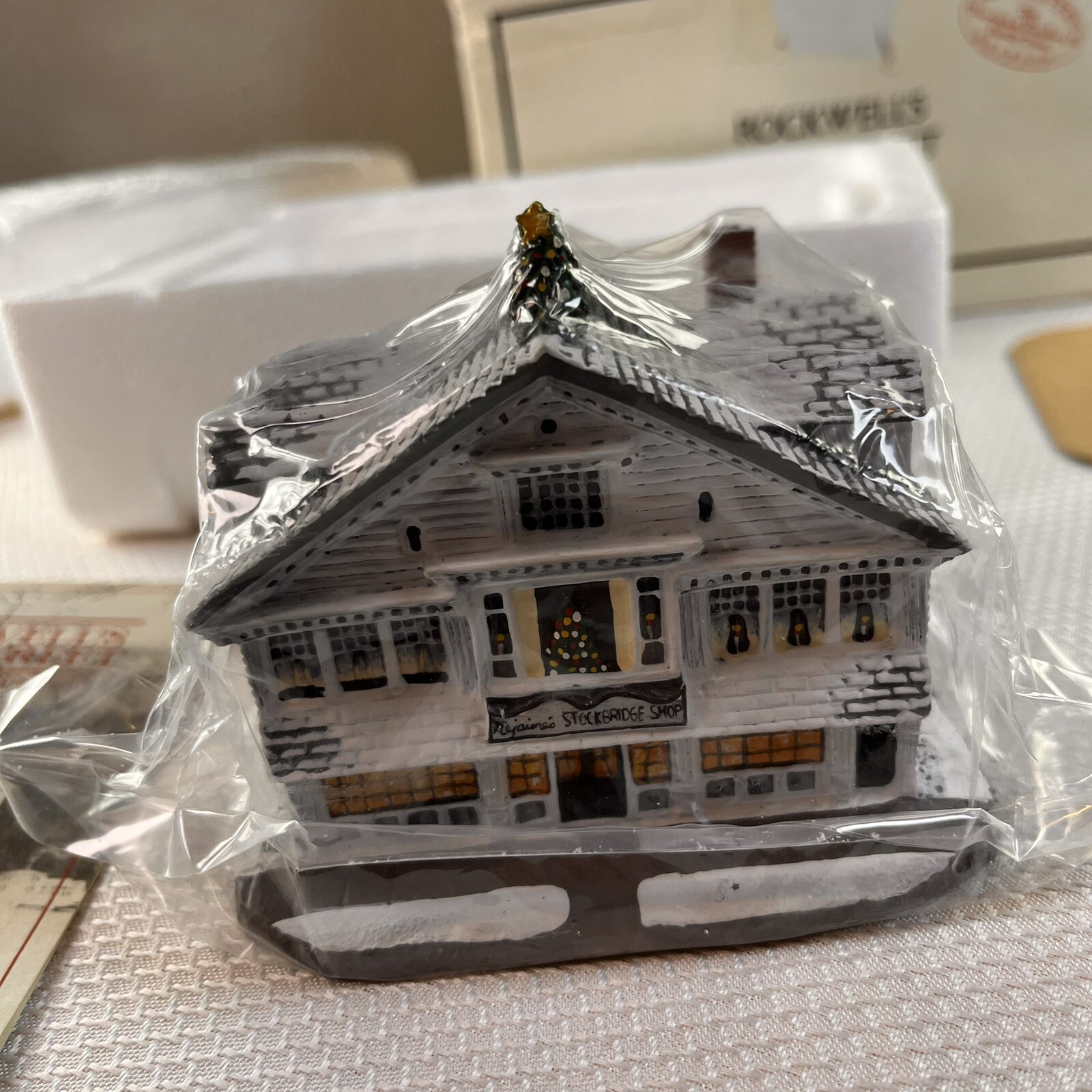 NIB Norman Rockwell’s Main Street Sculptures Studio XMAS Village 1988 #82121