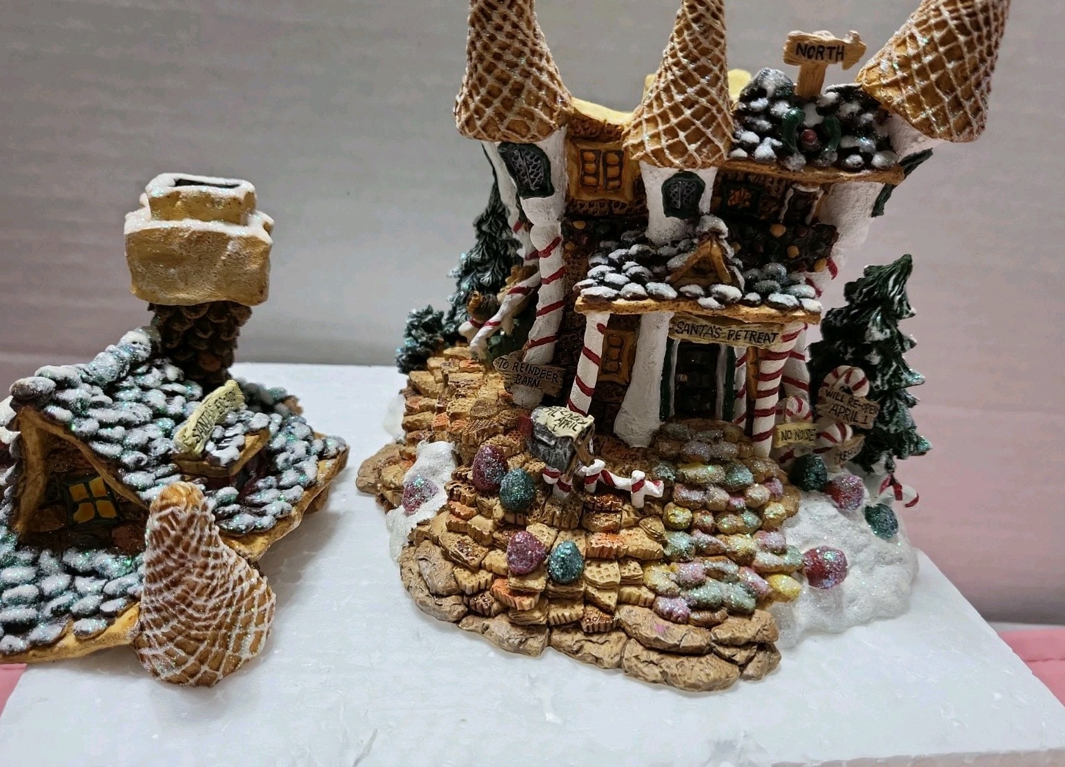 Boyds Bearly Built Villages Kringle’s Santas Retreat House Building