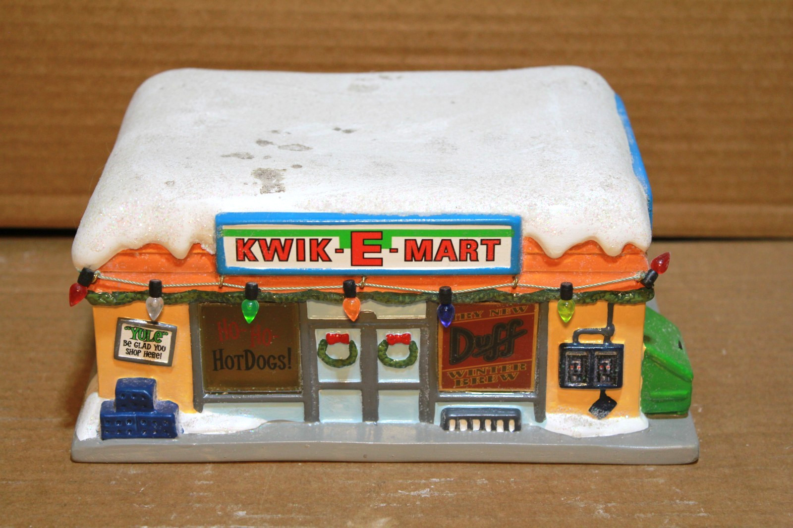 The Simpsons Department 56 Kwik-E-Mart Christmas 2013 *READ*