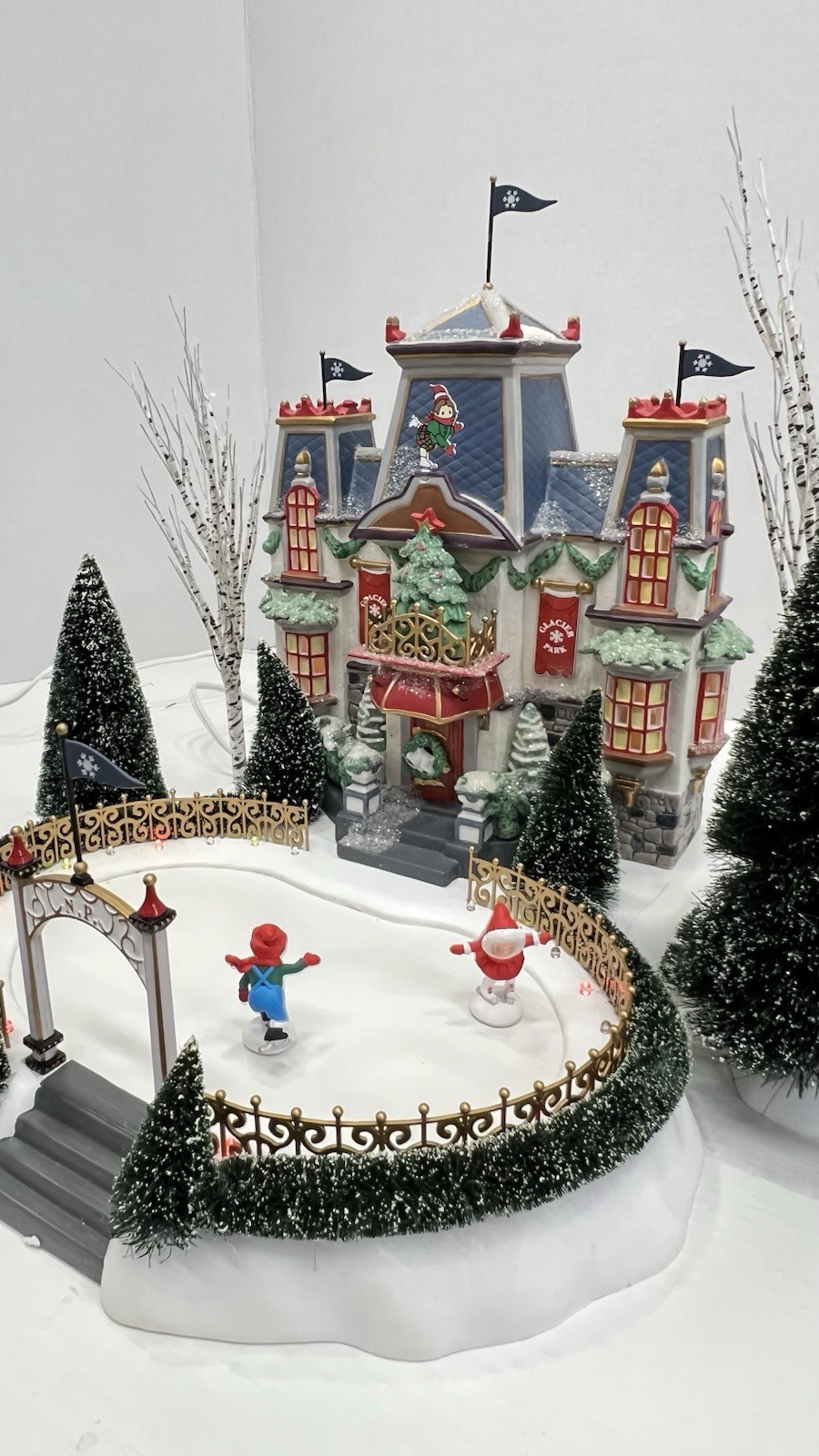 Dept 56 North Pole Series”Glacier Park Pavilion” Holiday Gift Set Please Read !