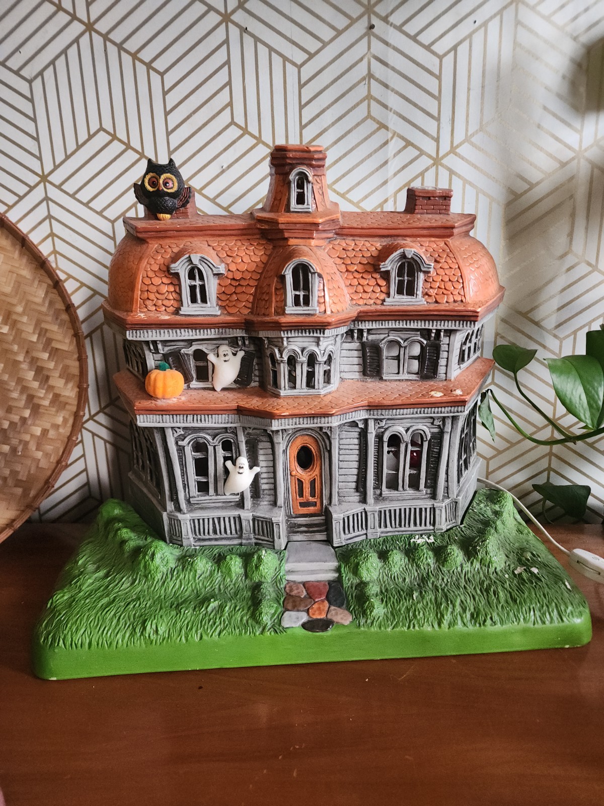 Vintage Light Up Rare Byron Molds Ceramic Haunted Mansion 1970s With Base
