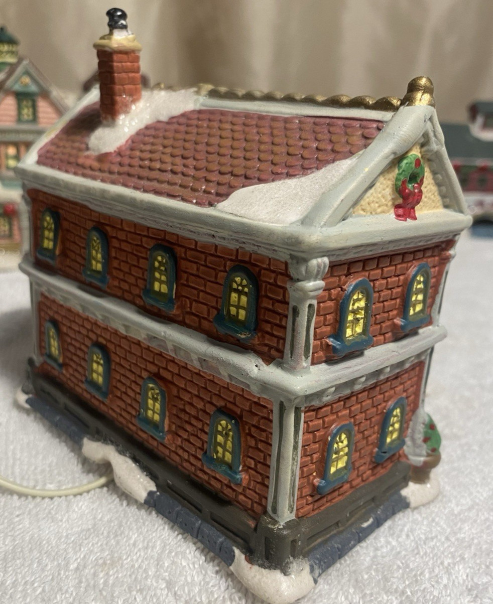 2005 Wyndham Heights light up Christmas village – 13+ pieces