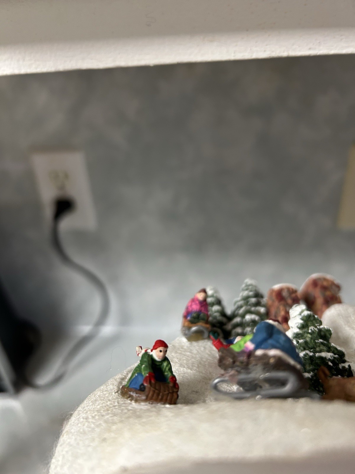 Thomas Kinkade Teleflora Christmas Village House Table Decor Does not light up.