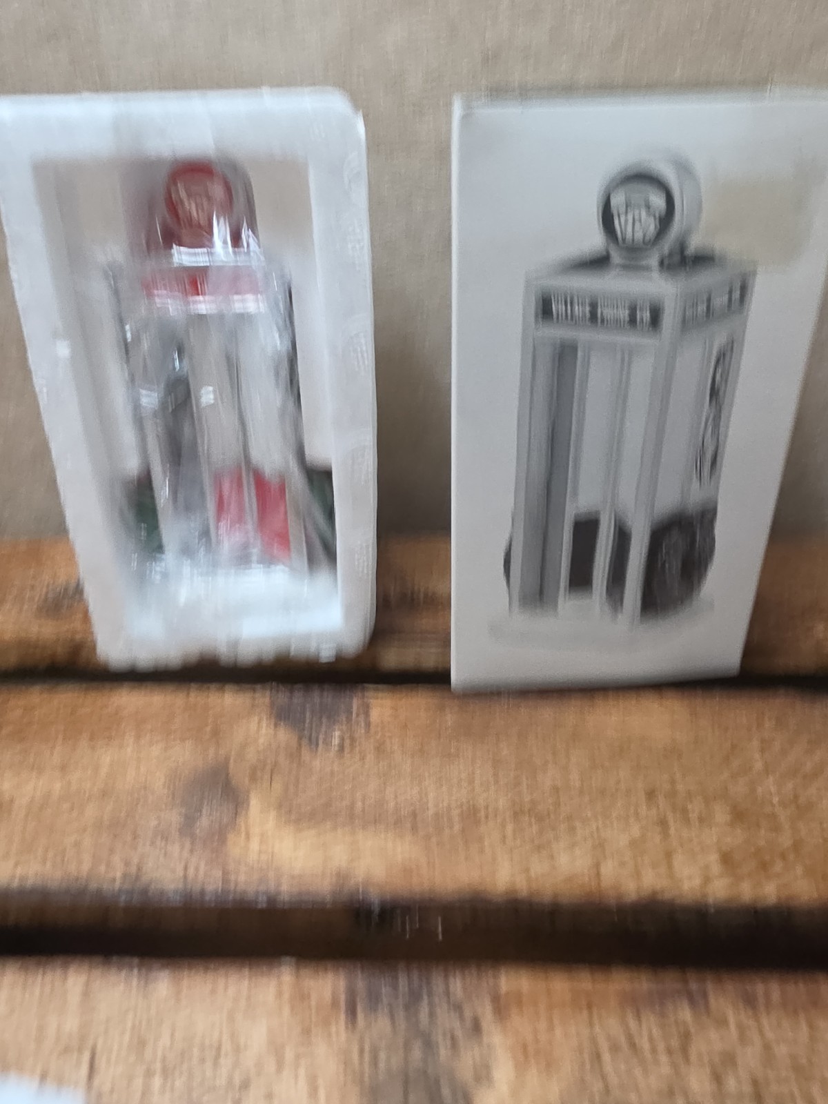 *Department 56 Snow Village Phone Booth #5429-1, NES11