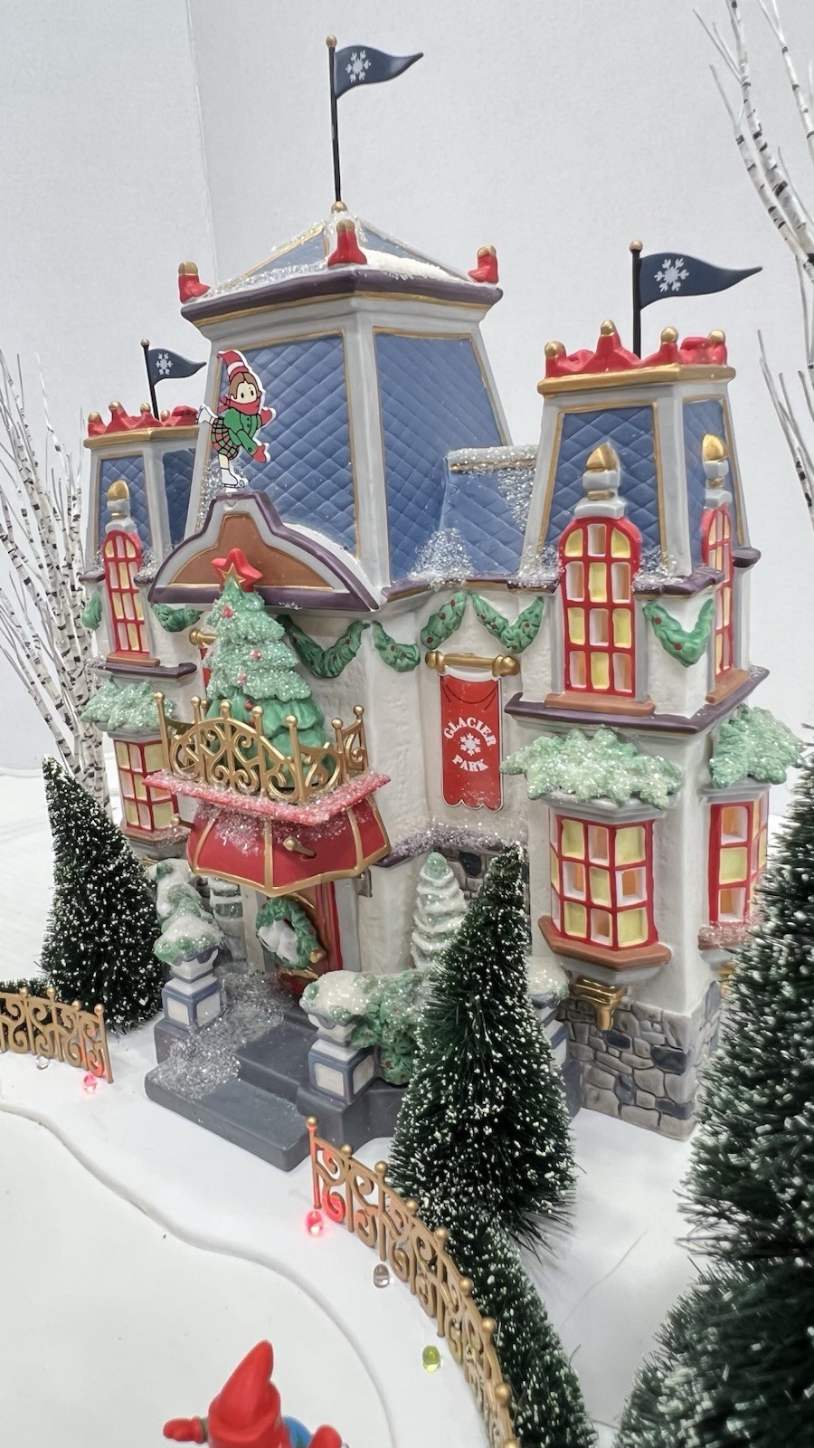 Dept 56 North Pole Series”Glacier Park Pavilion” Holiday Gift Set Please Read !