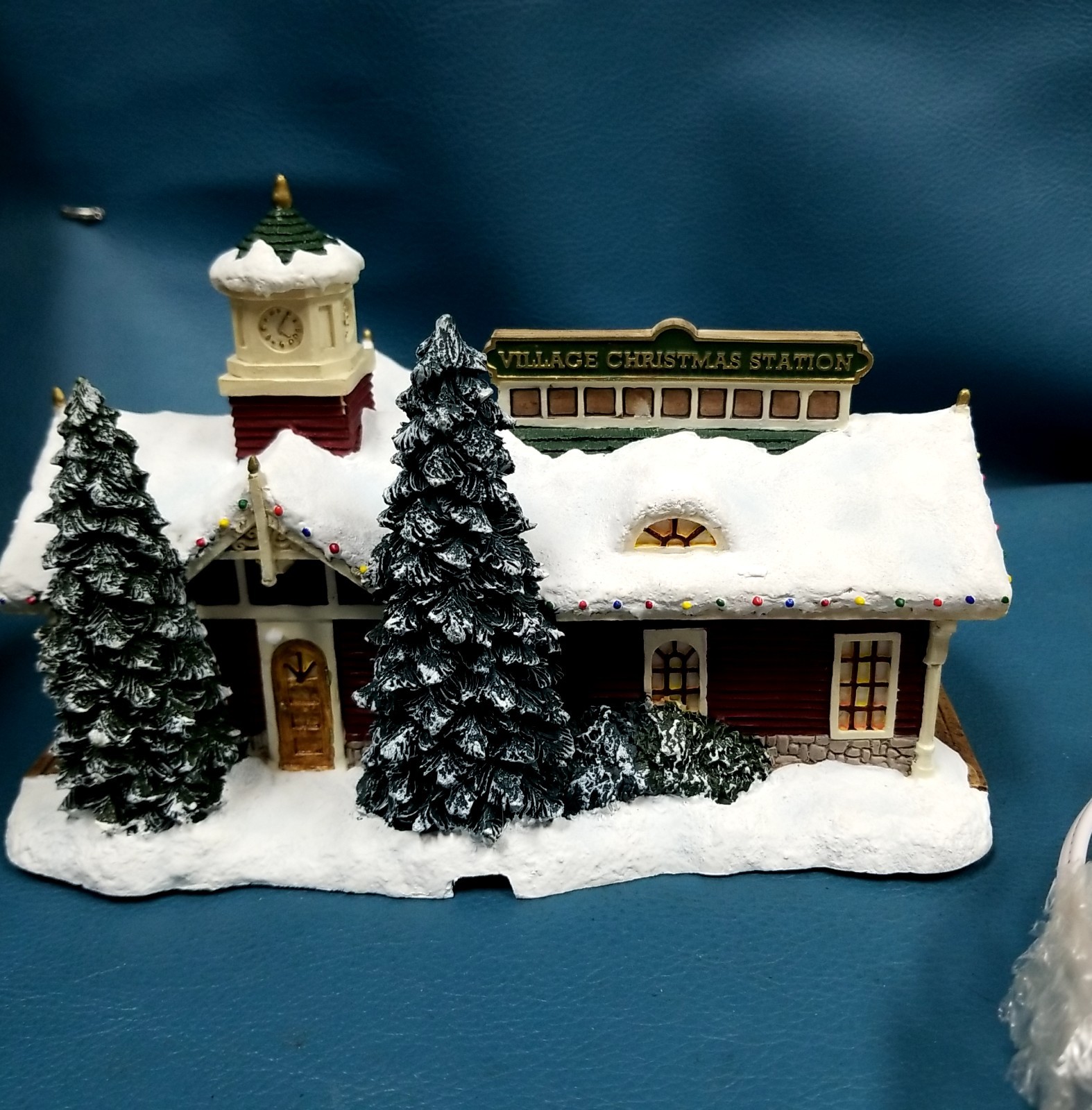 Thomas Kinkade Hawthorne Village Christmas Station House w COA in Box Works