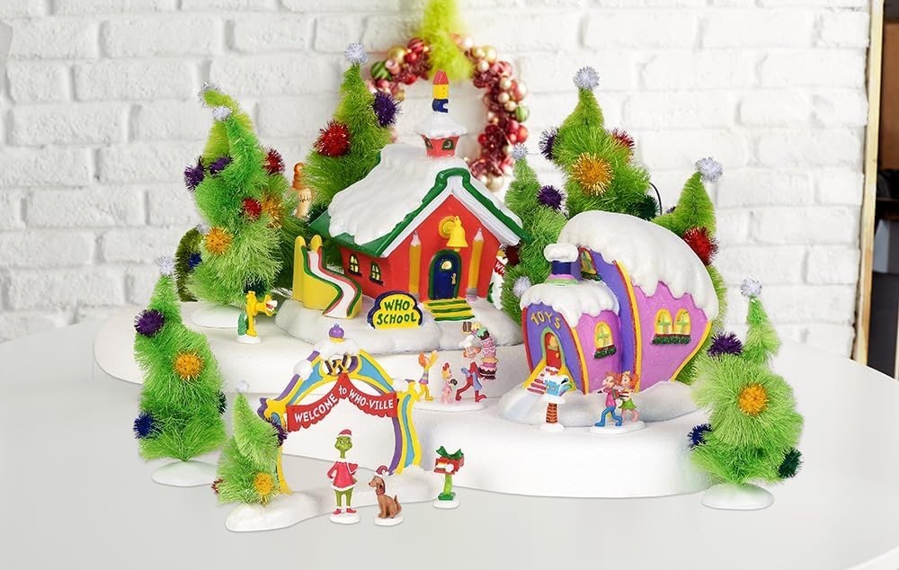 Delightful 3-Piece Grinch Figurine Set – Grinch, Max & Cindy Lou for Christmas
