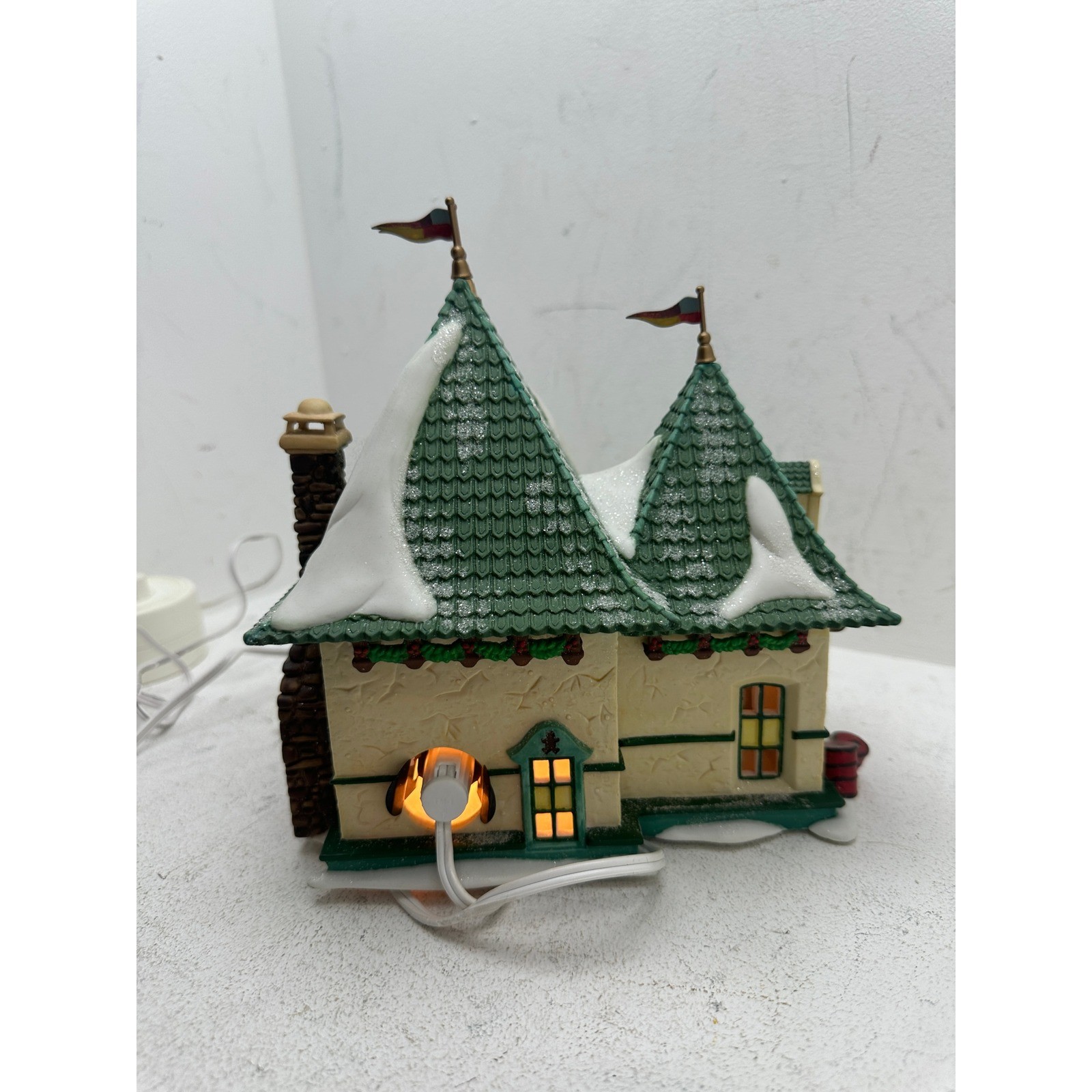 Dept 56 North Pole Series Elsie’s Gingerbread Shop 56730 Christmas Village 1998
