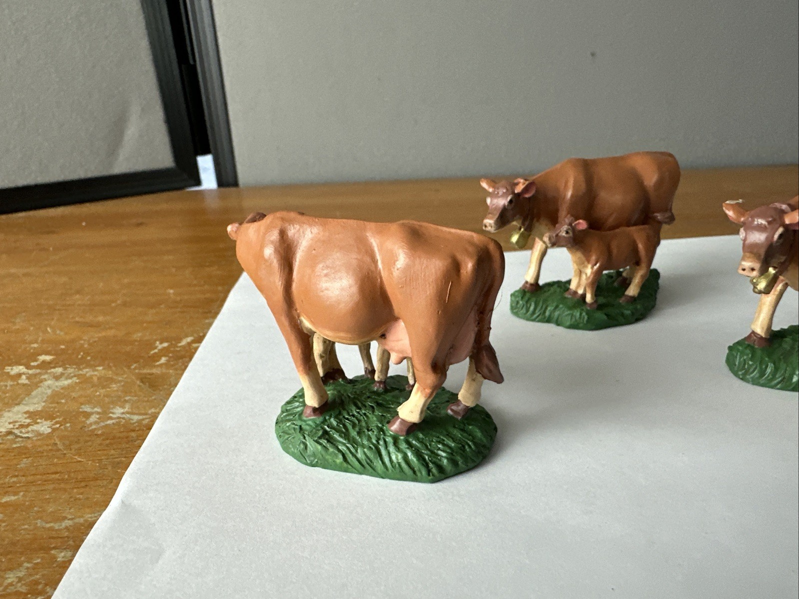 Lot Of 3 Midwest Cannon Falls Miniature Cows With Nursing Calves 3″ Long