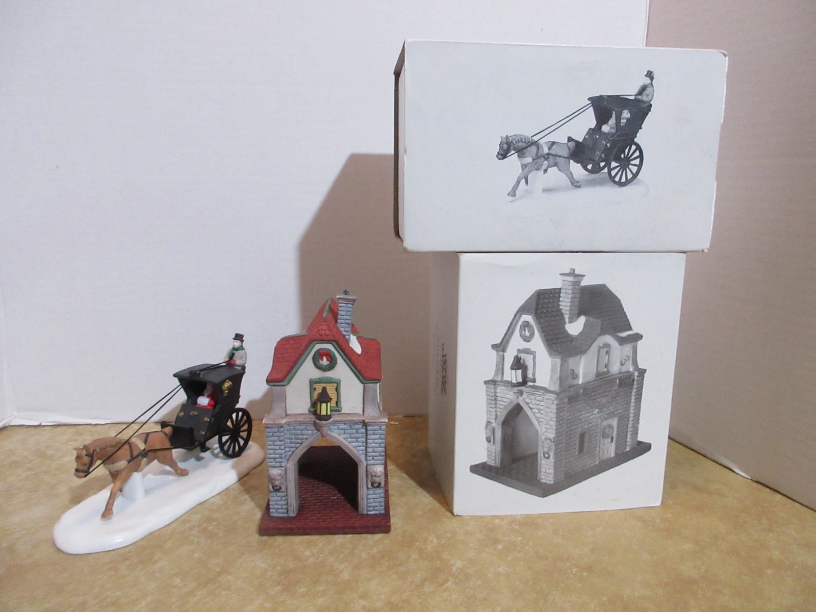 Dept 56 Heritage Village 1992 Gate House & 1989 Kings Road Cab #5581-6