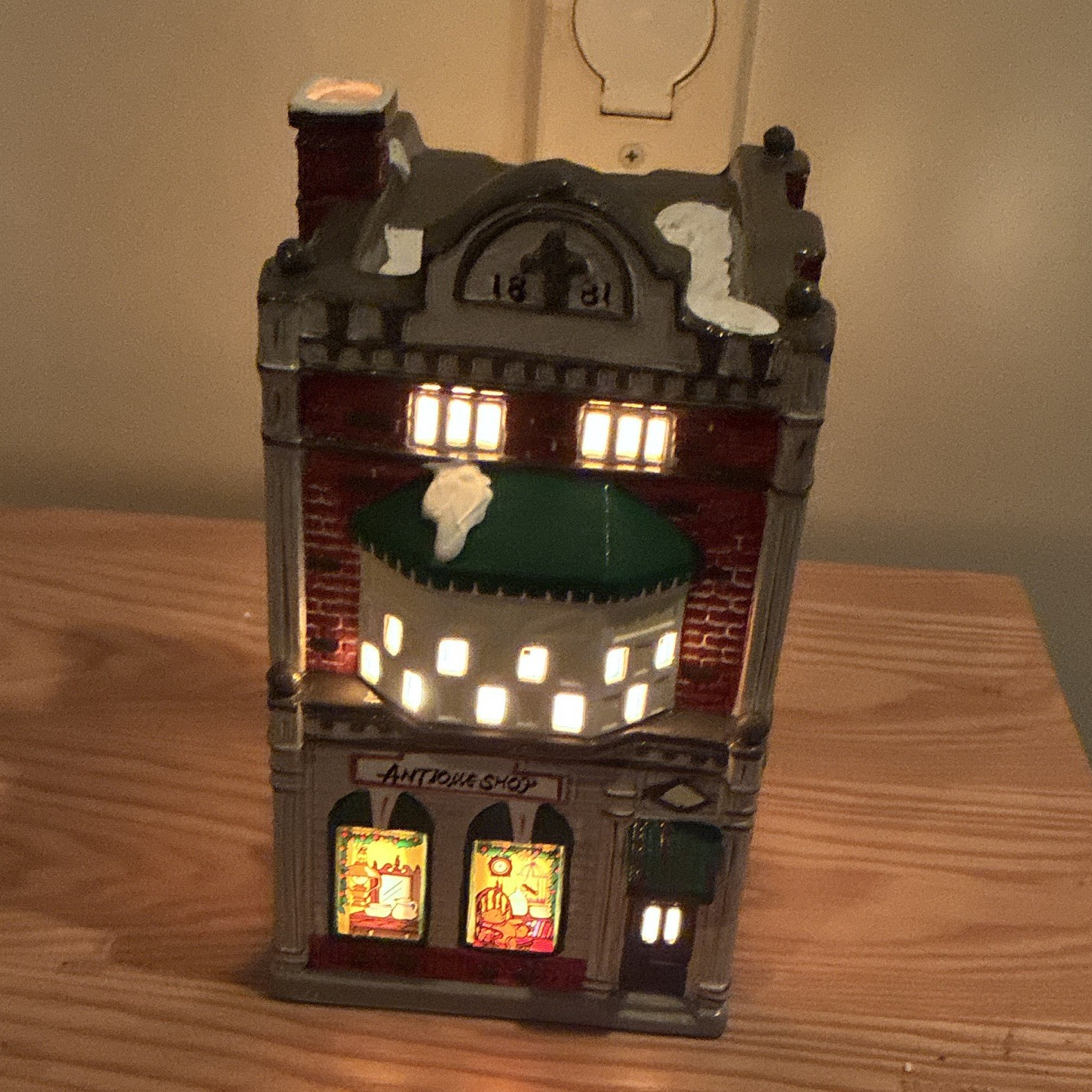 Department 56 Snow Village Antique Shop Hand Painted Lighted Ceramic Boxed