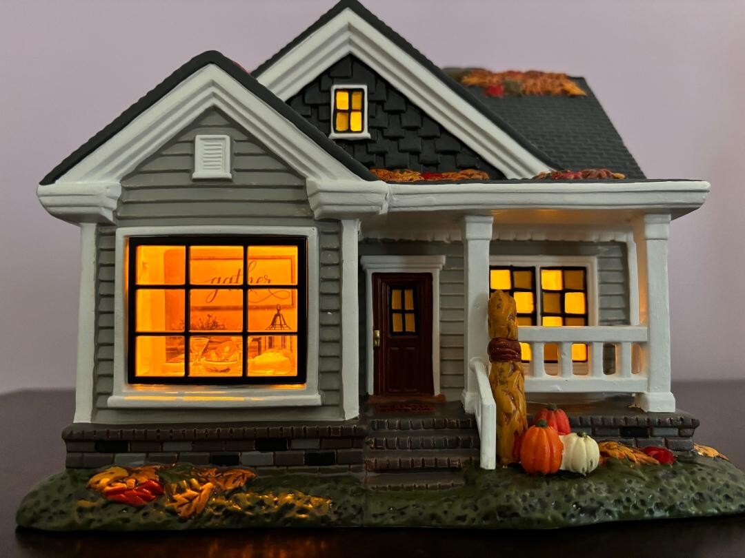 Dept 56 Halloween “Gather Round for Thanksgiving” NIB Ceramic Lighted Building