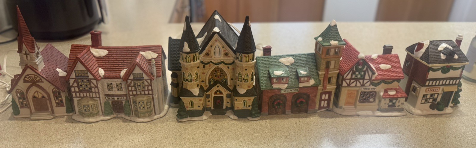 Lot Of 6 Houses 4 Dickens 2 Random Porcelain Lighted Christmas Town Houses