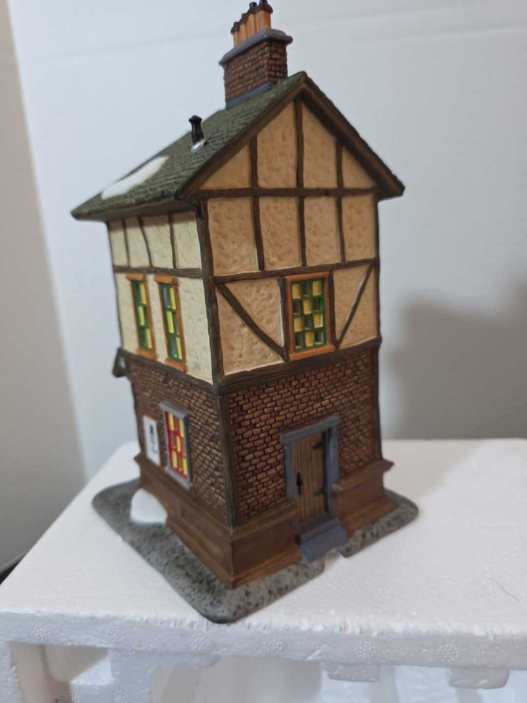 Dept 56 Dickens Village “A.G. Scott Hats & Walking Sticks” #58741 Lighted House