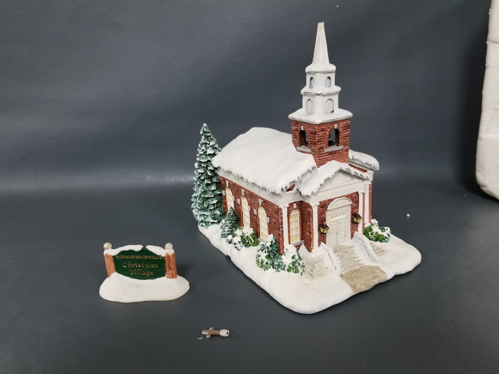 Hawthorne Village Norman Rockwell “Silent Night Church” 79532 *No Light* DAMAGED