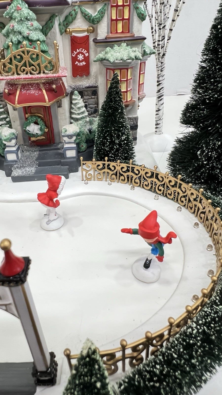 Dept 56 North Pole Series”Glacier Park Pavilion” Holiday Gift Set Please Read !