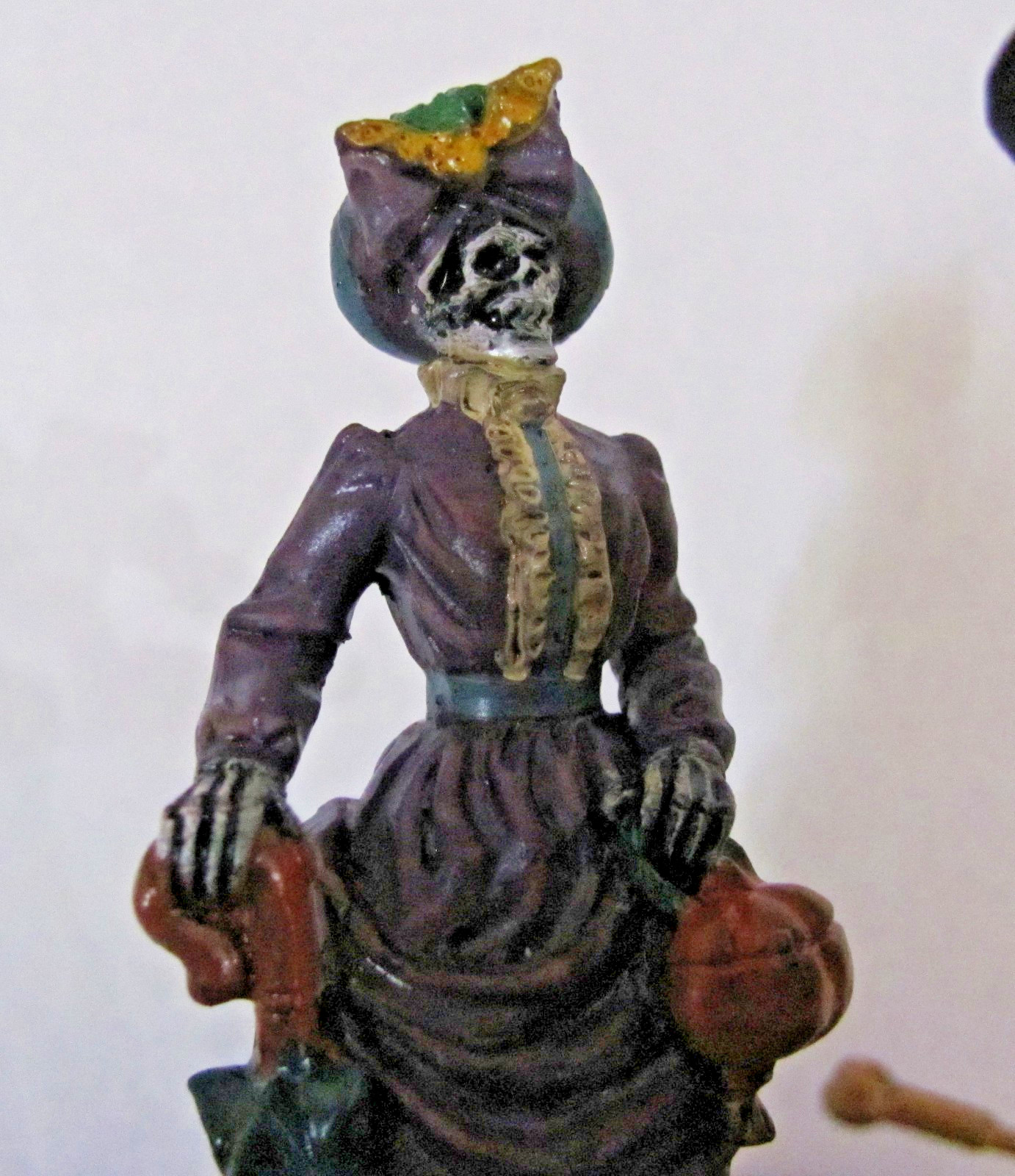 Lemax Spooky Town Figurine – Evening Promenade #62427 – Retired