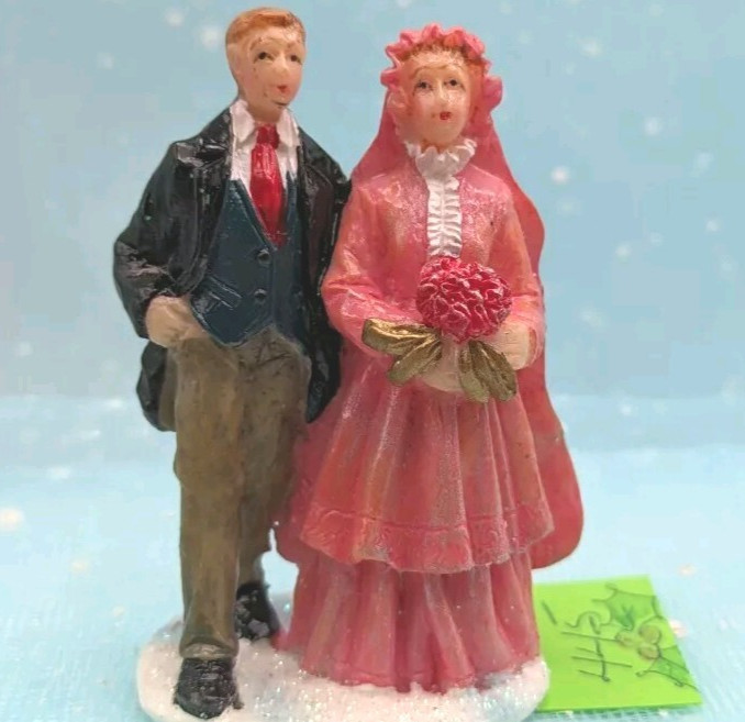 Holiday Time Couple Lady Gentleman Glossy Christmas Village Figurine INV445