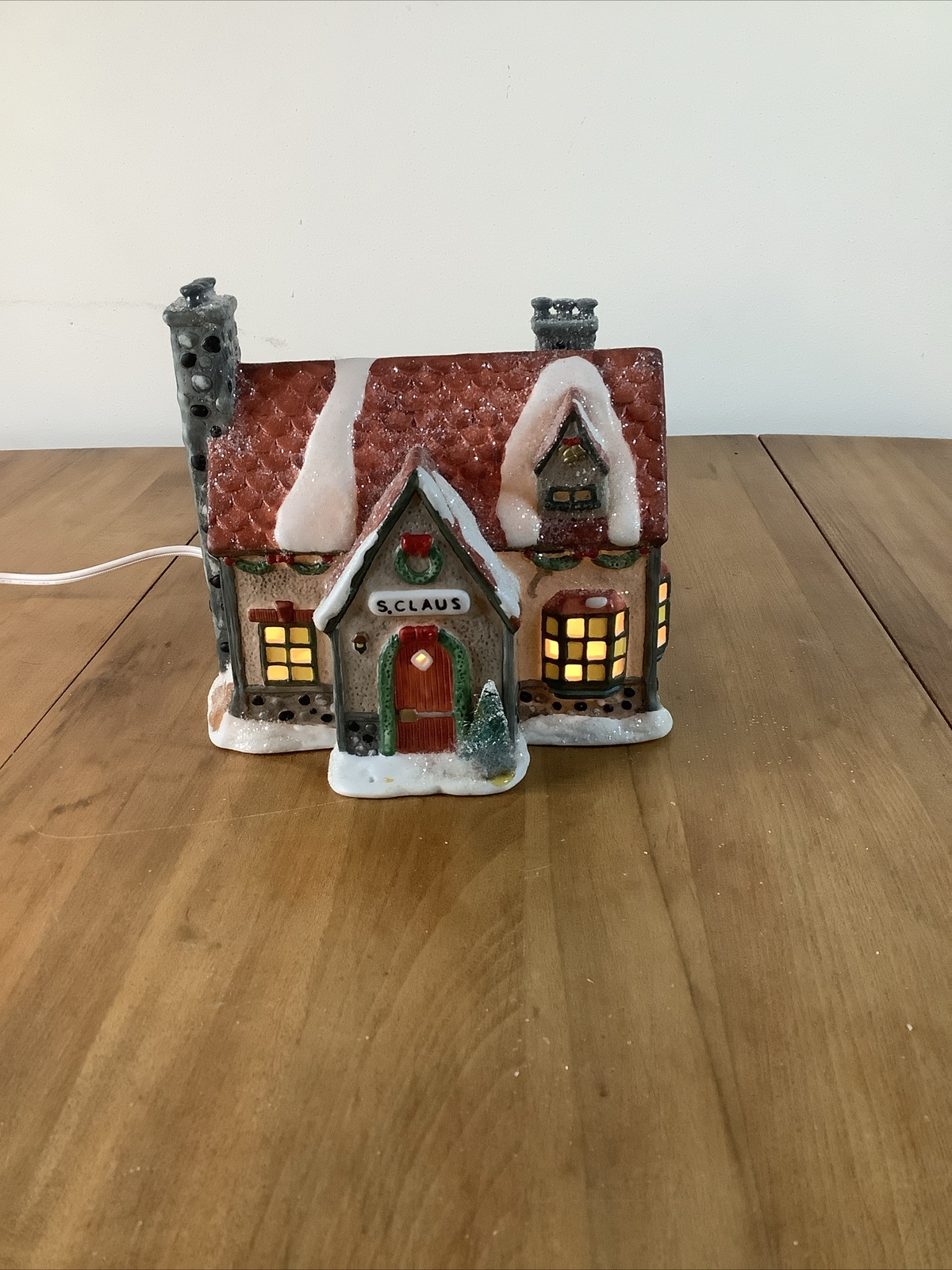 1993 Kringle Town Porcelain Santa’s House Lighted Village Prellique Designs