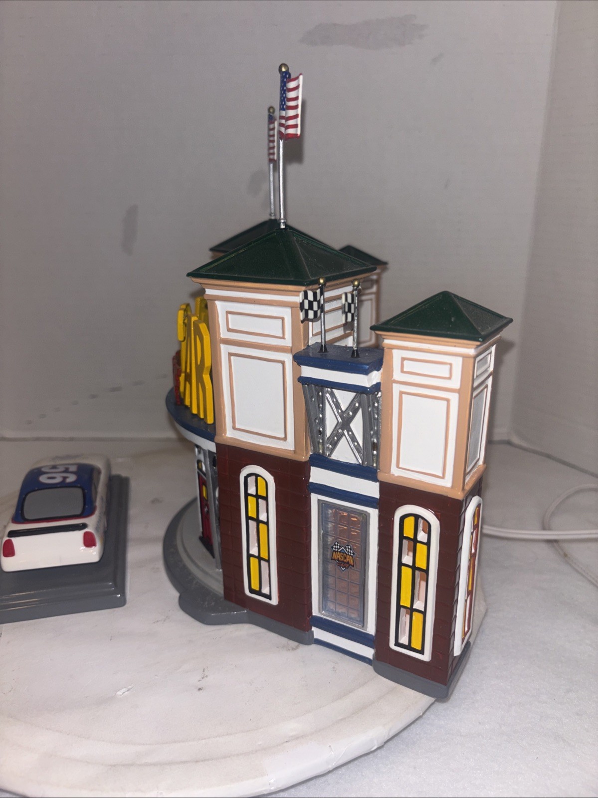 2005 Department 56 NASCAR CAFE Snow Village (lights up) w/ Car