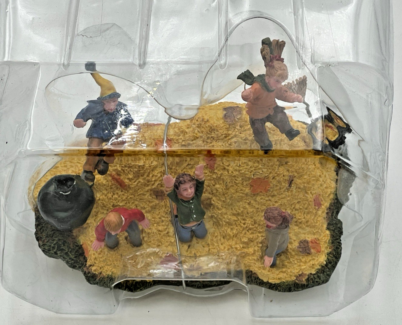 LEMAX SPOOKY TOWN PIRATES TREASURE CHEST, HEADLESS HORSEMAN SKELETONS, LEAF PILE