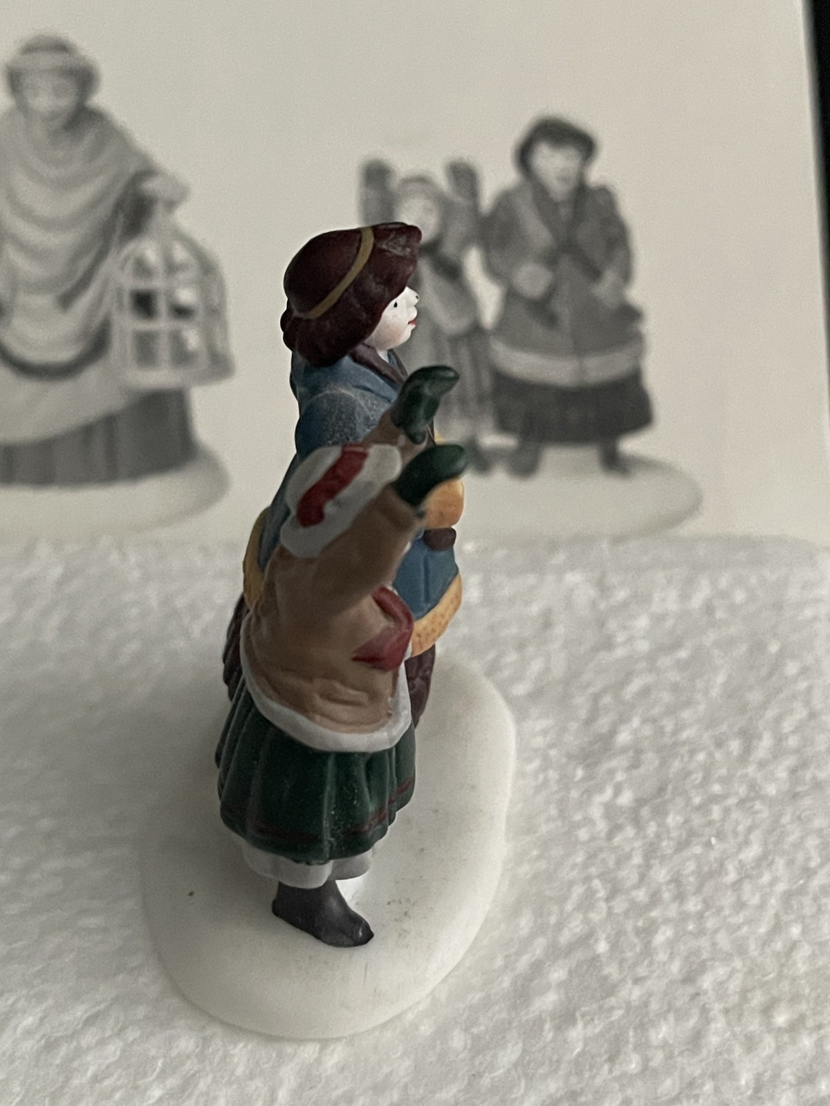 Dept 56 Heritage Village The Bird Seller Set Of 3 Porcelain Figurines in Box