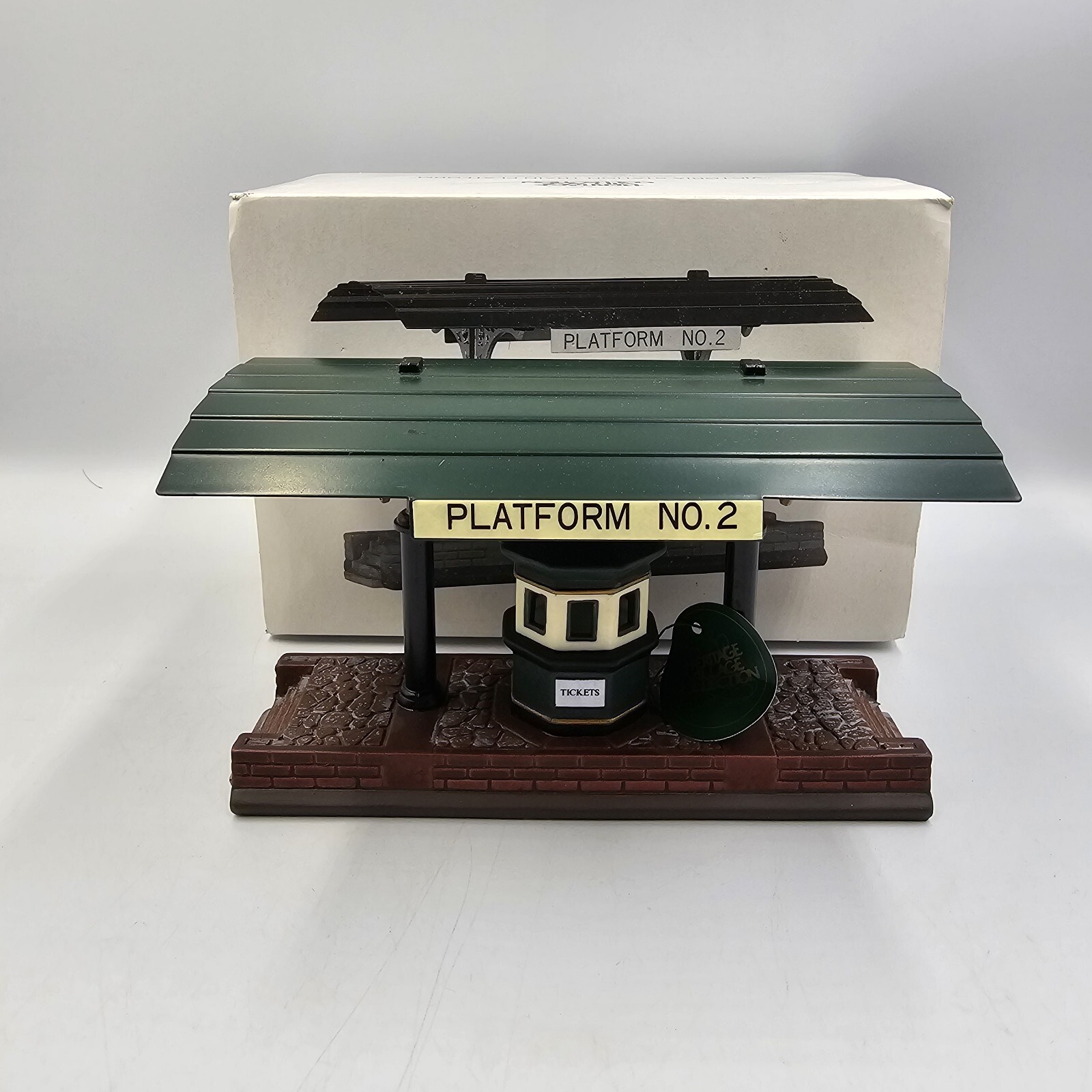 Dept 56 Dickens Village Victoria Station Train Platform Christmas 5575-1