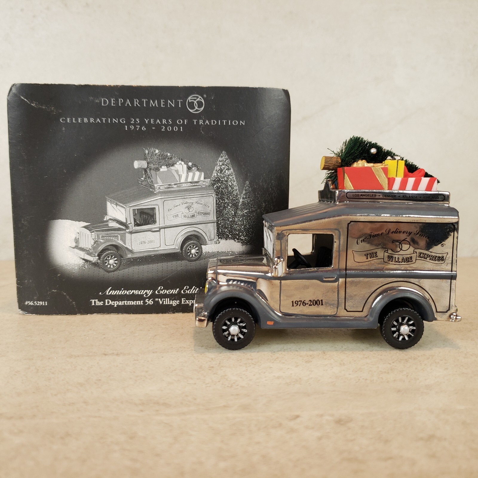 Department 56 25th Anniversary Village Express Van Silver Edition Dept Christmas