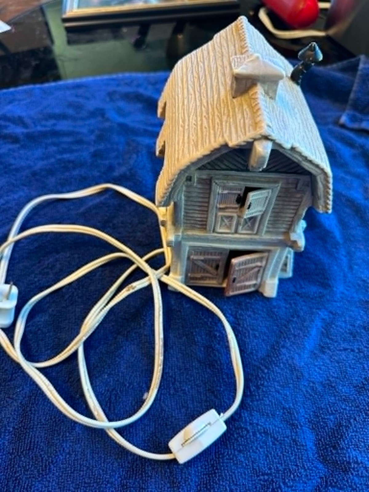 Vintage 7″ tall lighted ceramic barn Made by Santas Best Thailand