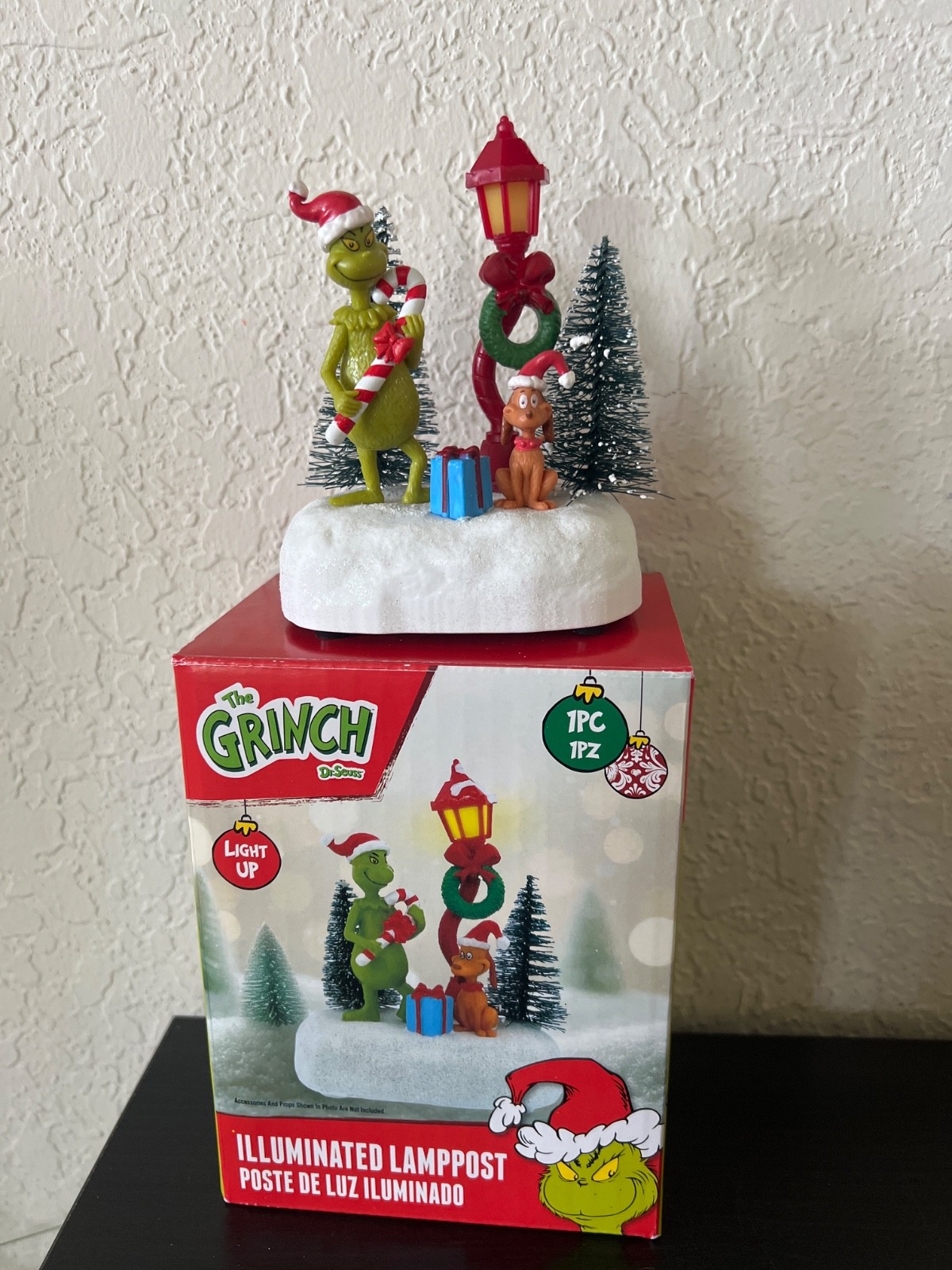 2025 Dr. Seuss GRINCH & MAX LAMP POST Light-Up Figurine Christmas Village NEW