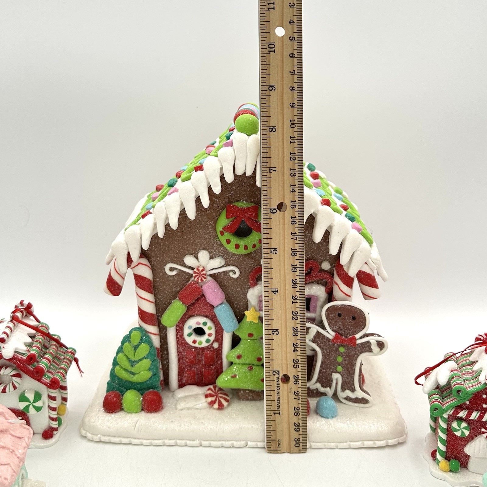Light Up Gingerbread House With Four Small Ornaments Battery Operated 8X8X6 Inch