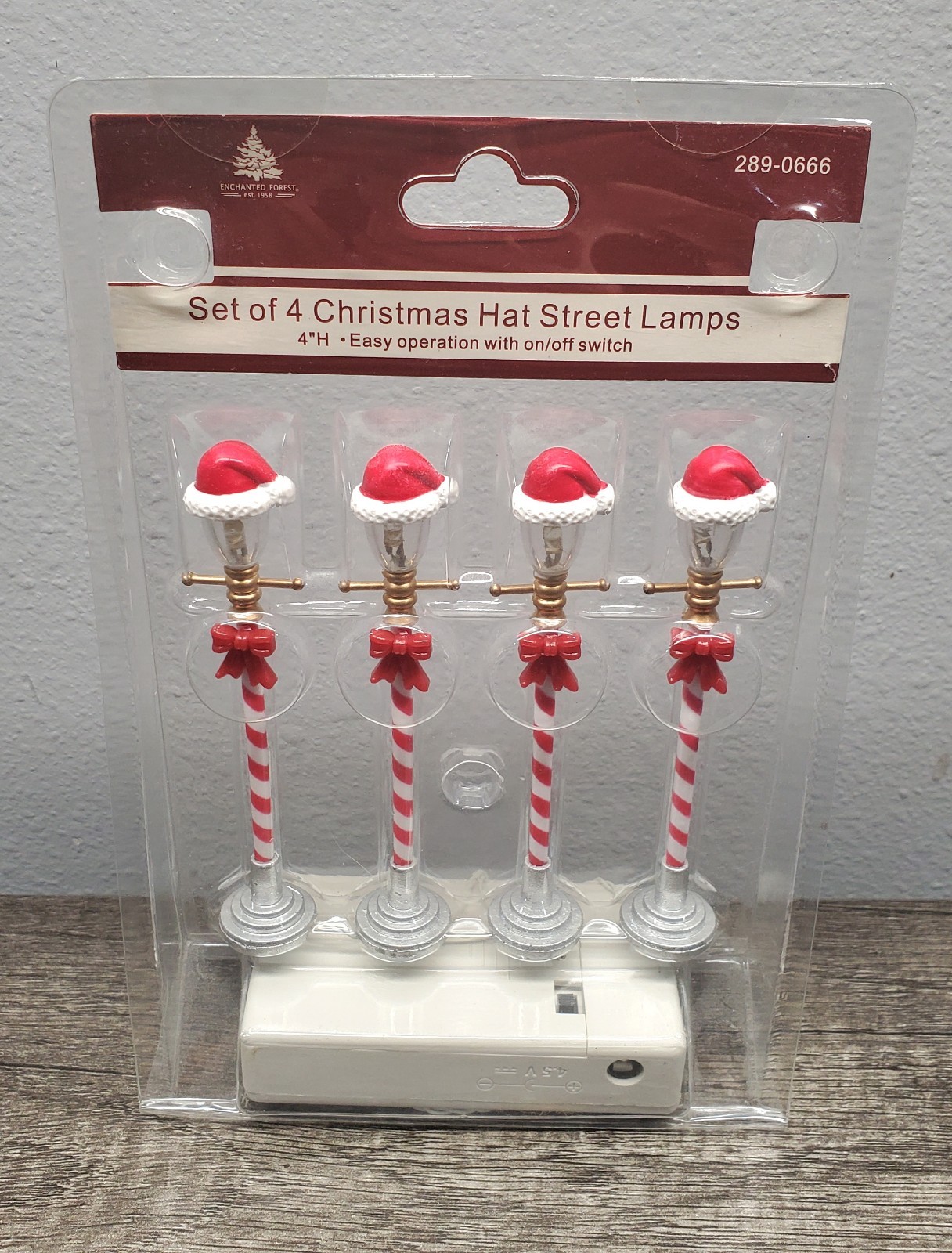 Enchanted Forest Village Accessories Set of 4 Christmas Hat Street Lamps NEW