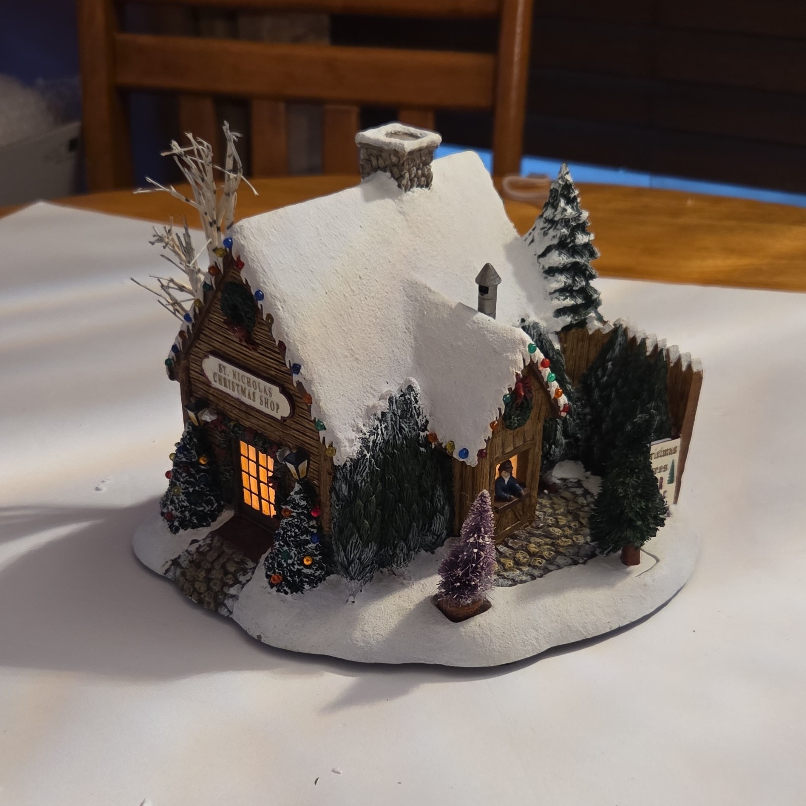 Hawthorne Village Thomas Kinkade St. Nicholas Christmas Shop Lighted Resin 2001