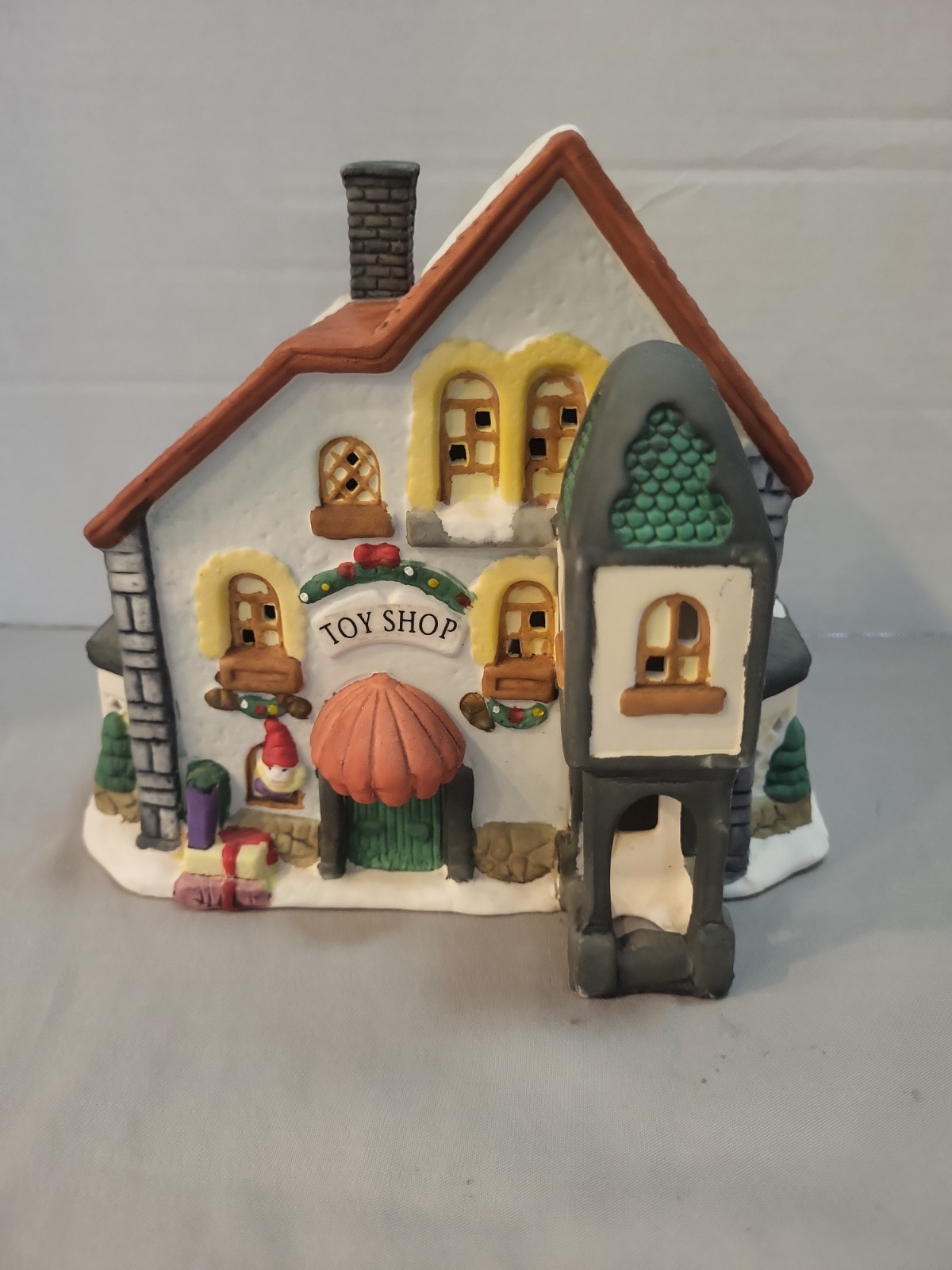 Vintage Holiday Expressions Porcelain Illuminated Bakery/ Inn Christmas Village