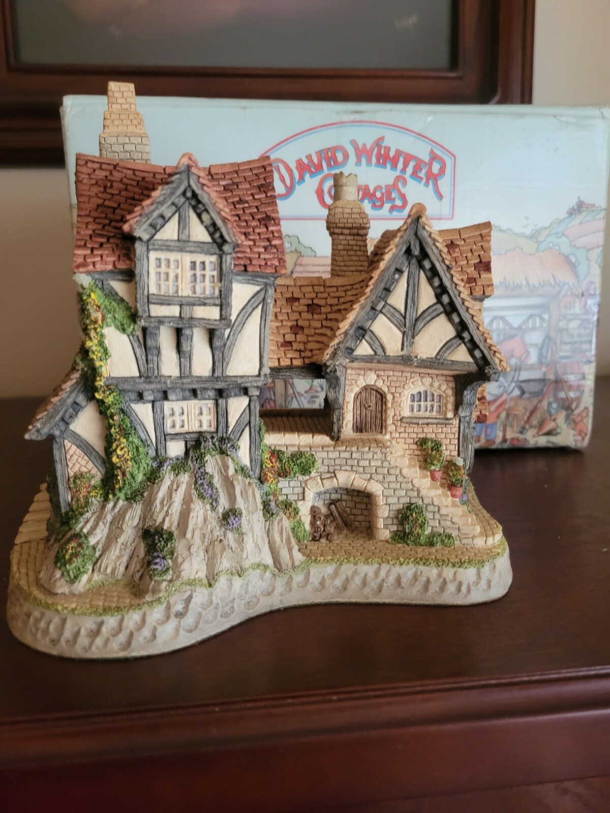 1991 David Winter Cottages Will-o-the-wisp Collectors Guild No. 10 in Box w/ COA