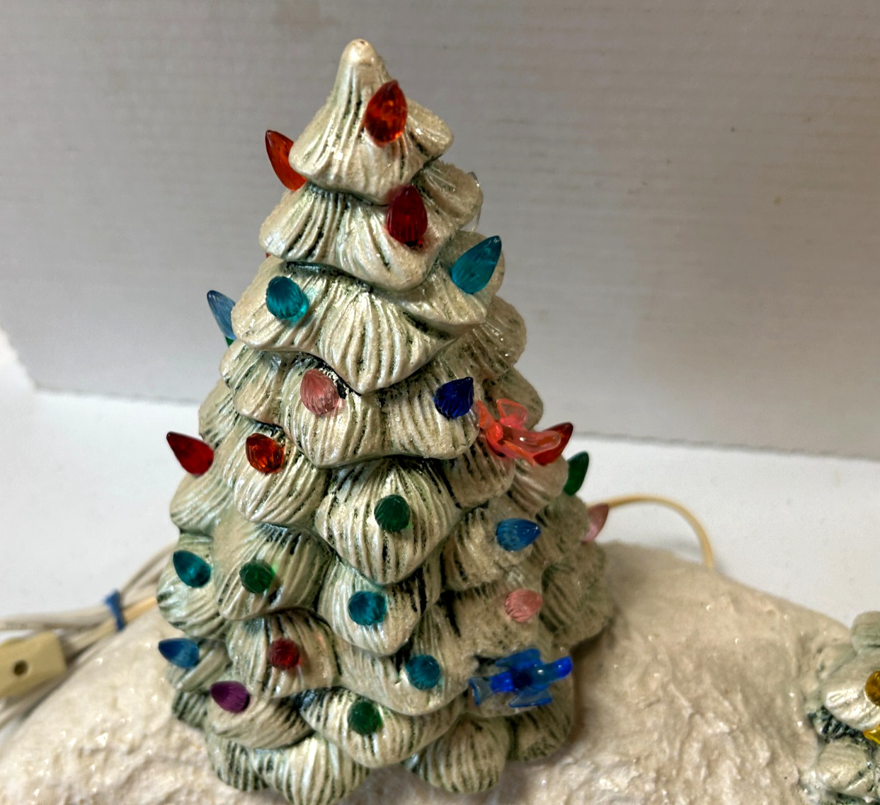 Vintage Macky Mold Large Lighted Christmas Trees Ice Skating Pond Scene 1980 14″