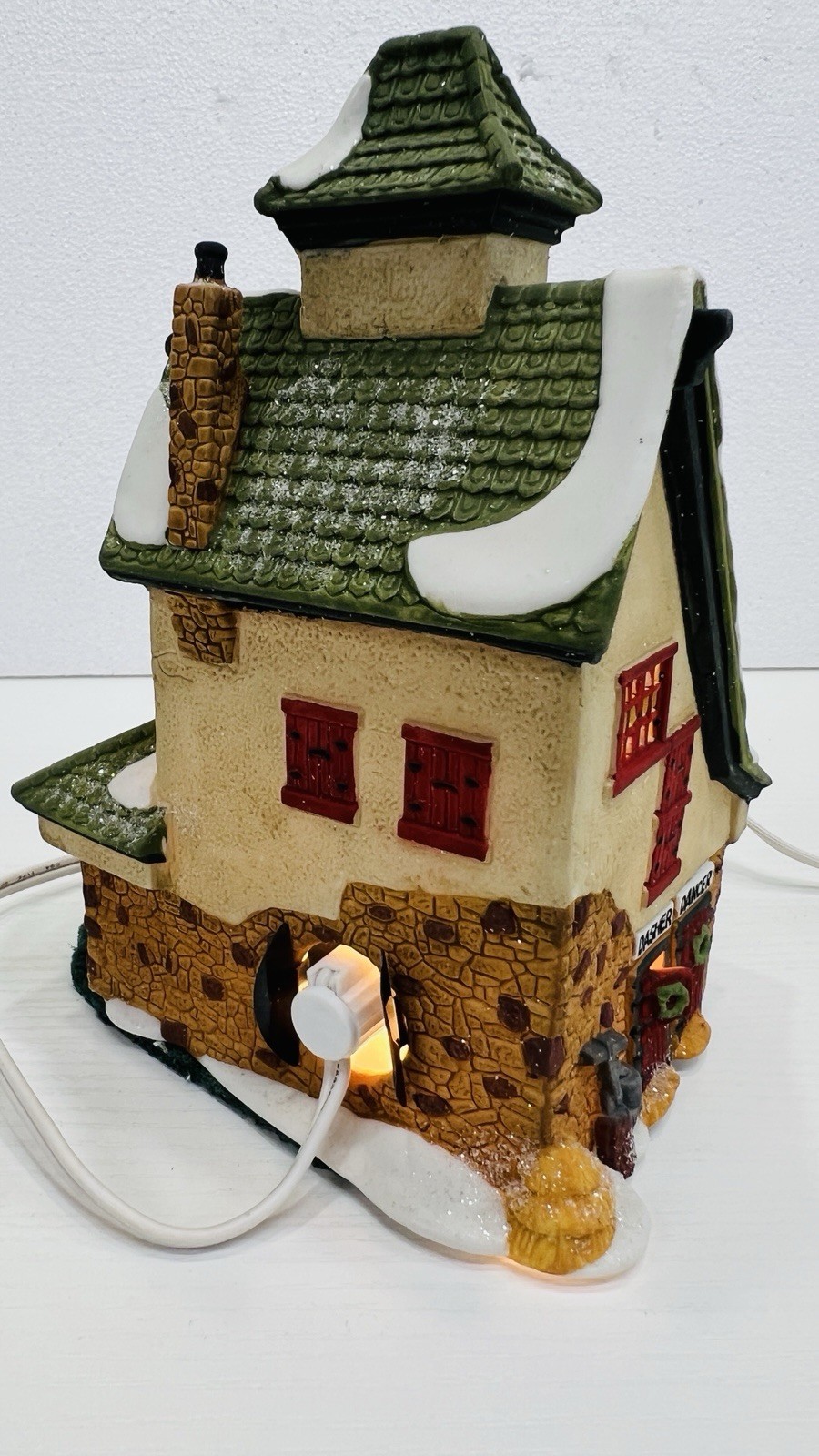 Dept 56 North Pole Series “ Reindeer Barn” Retired 1990 Excellent Condition !