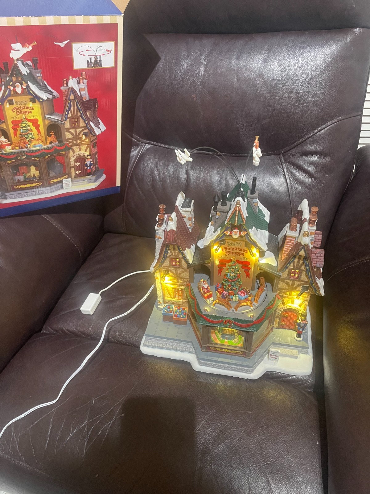LEMAX HOLIDAY HAMLET CHRISTMAS SHOPPE HAS BOX INTACT
