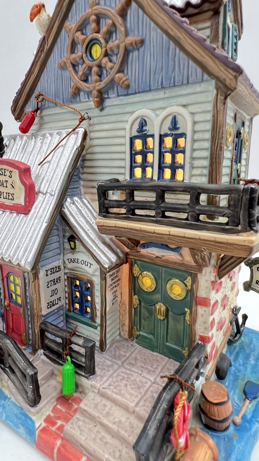 Lemax Plymouth Corners “Jesse’s Boat Supplies & Restaurant” 85698 RARE & NEW !