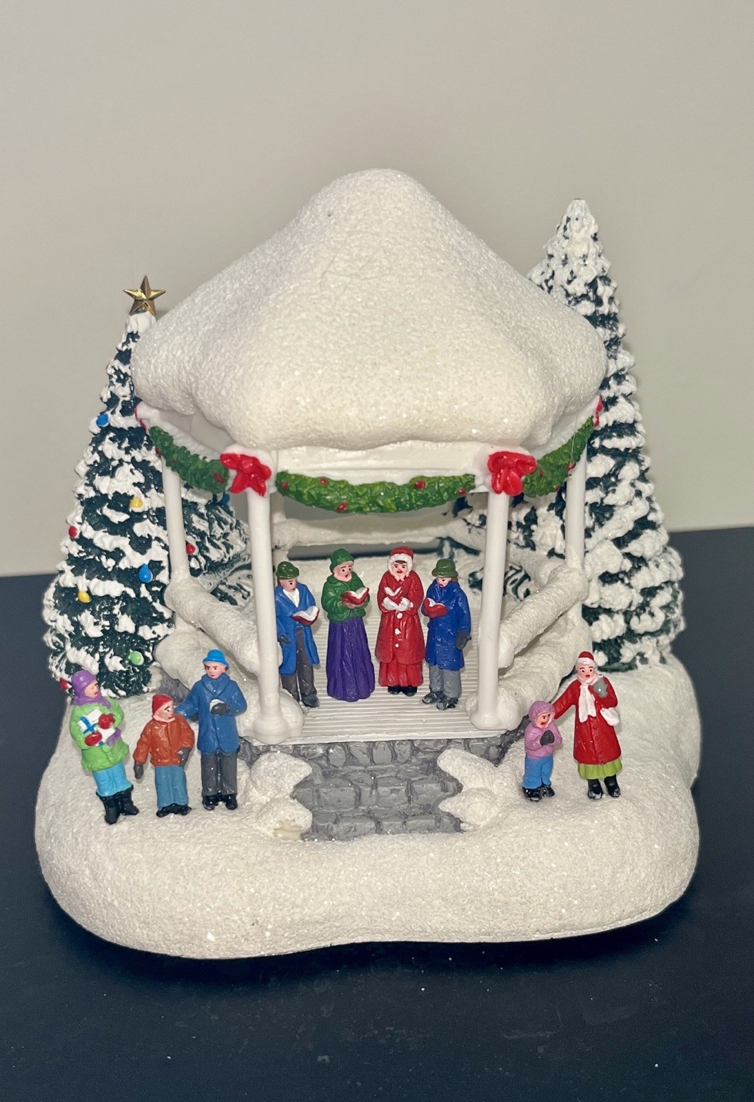 2023 Thomas Kinkade Teleflora Sweet Sounds Of Christmas Village Gazebo Lighted