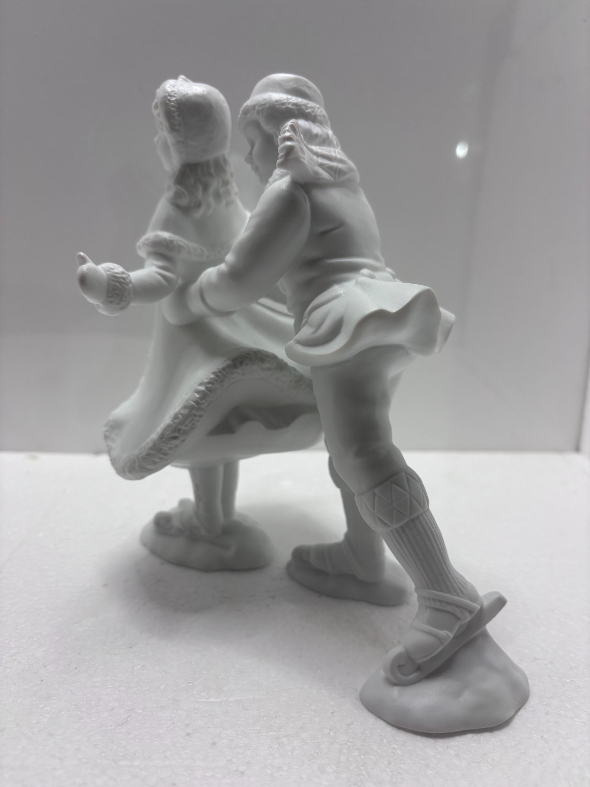 Dept 56 – Winter Silhouette – # 78530 Skaters Waltz- 2 piece set, perfect cond.