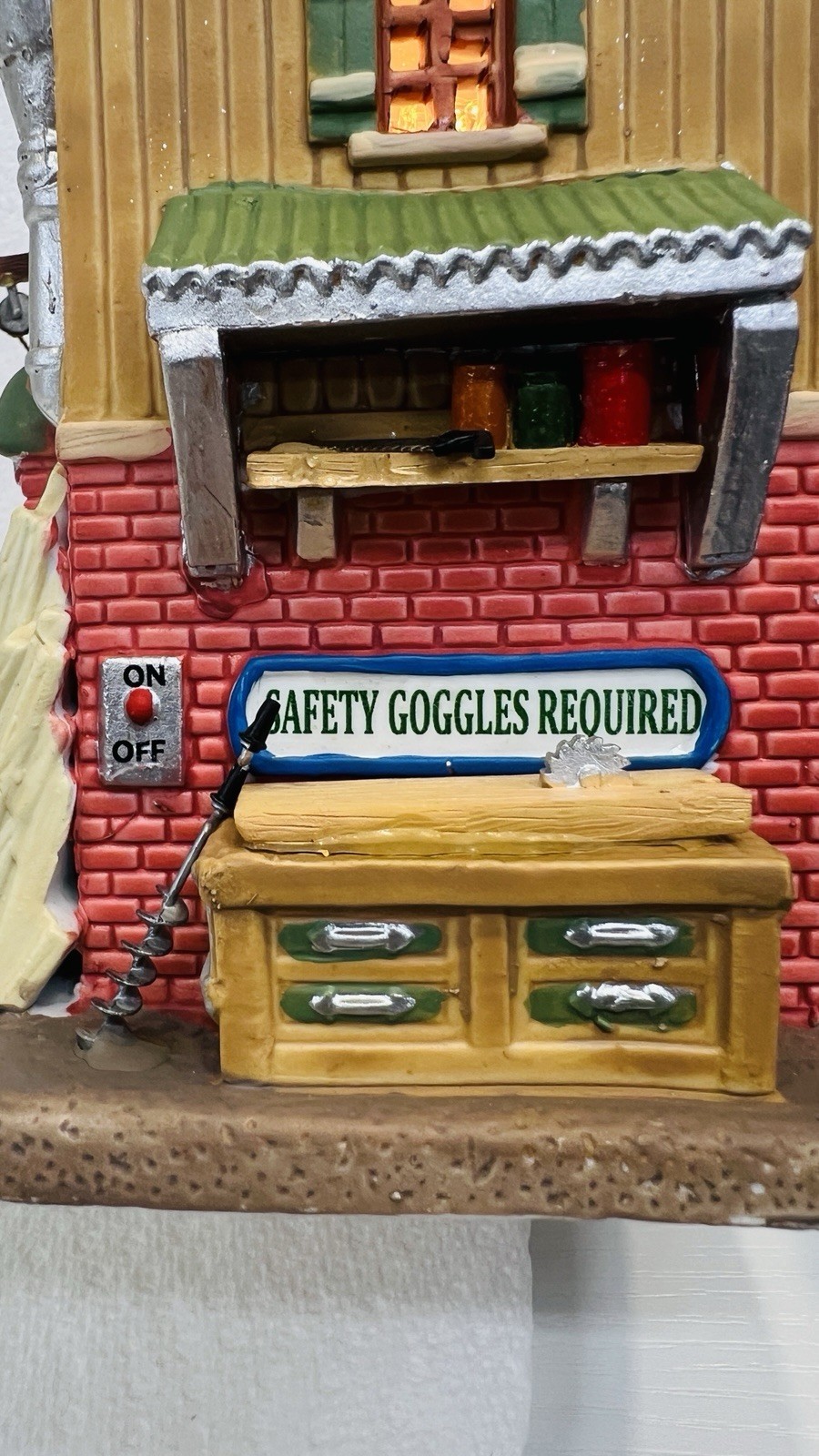 Lemax “ Quality Woodworks Fine Furniture & Cabinets” 35528 Retired 2013 NEW !
