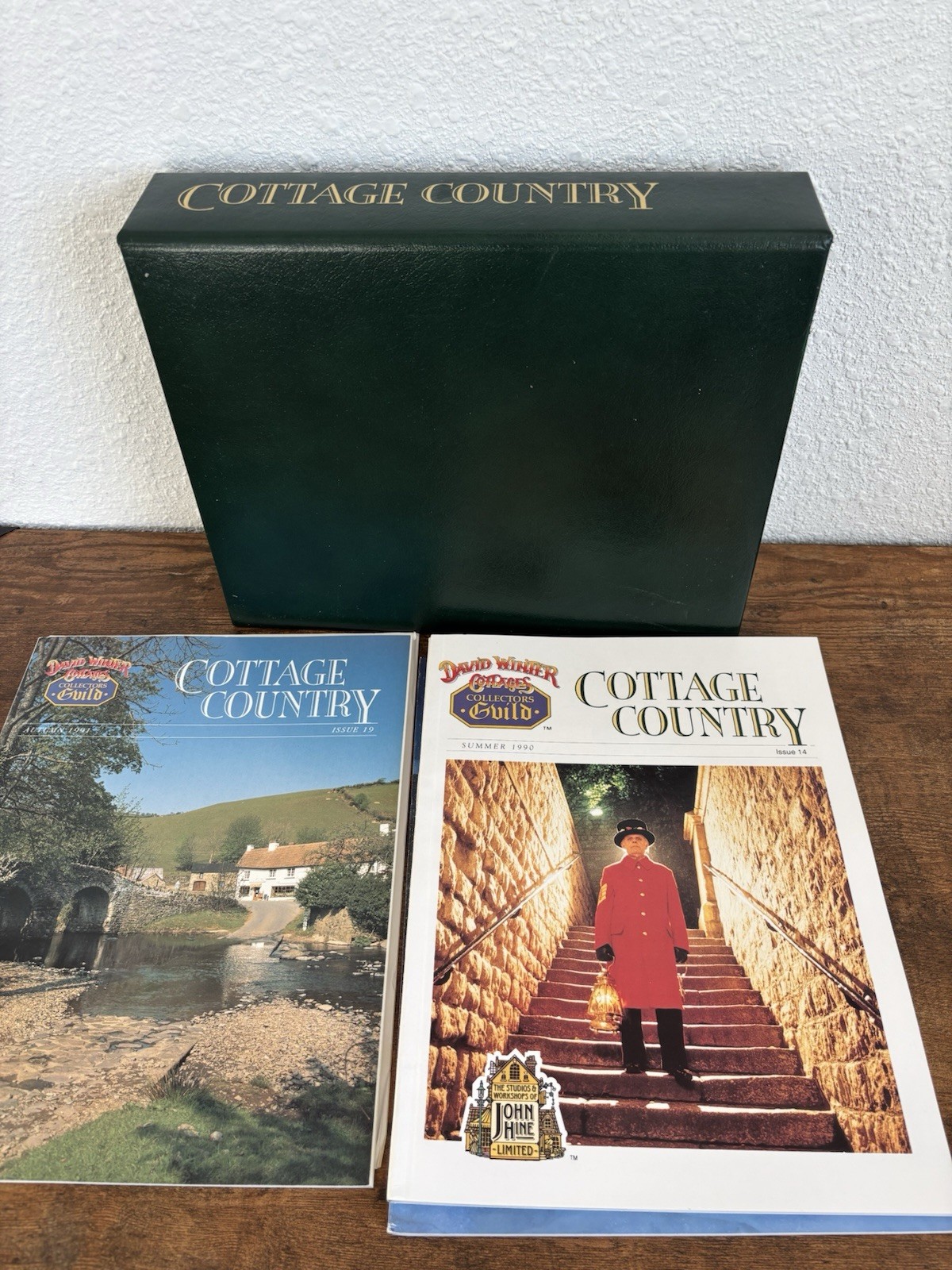Cottage Country Issues 13–20 + Binder David Winter Cottages Guild Lot 1990–91.