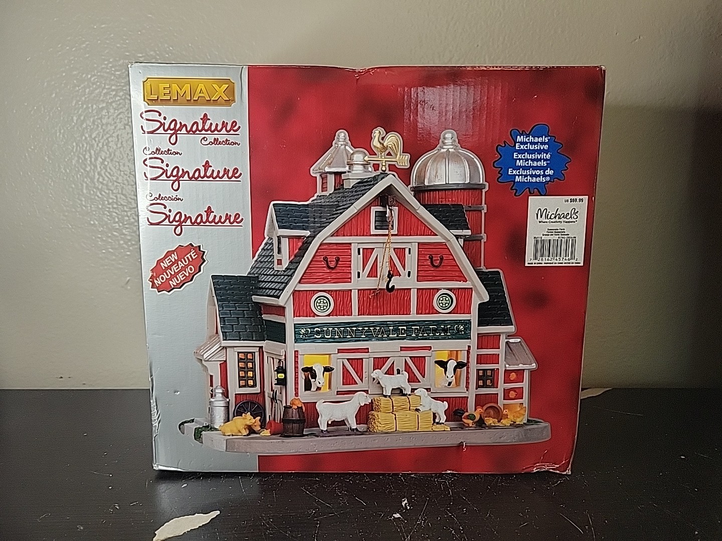 Lemax “ Sunnyvale Farm” Porcelain Lighted Building #45746 Retired 2014 RARE Item