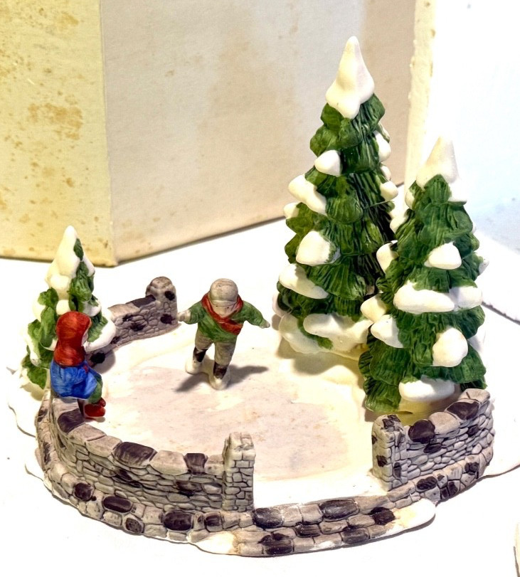 Dept 56 Heritage Village “Skating Pond” with BOX 6545-5 1987