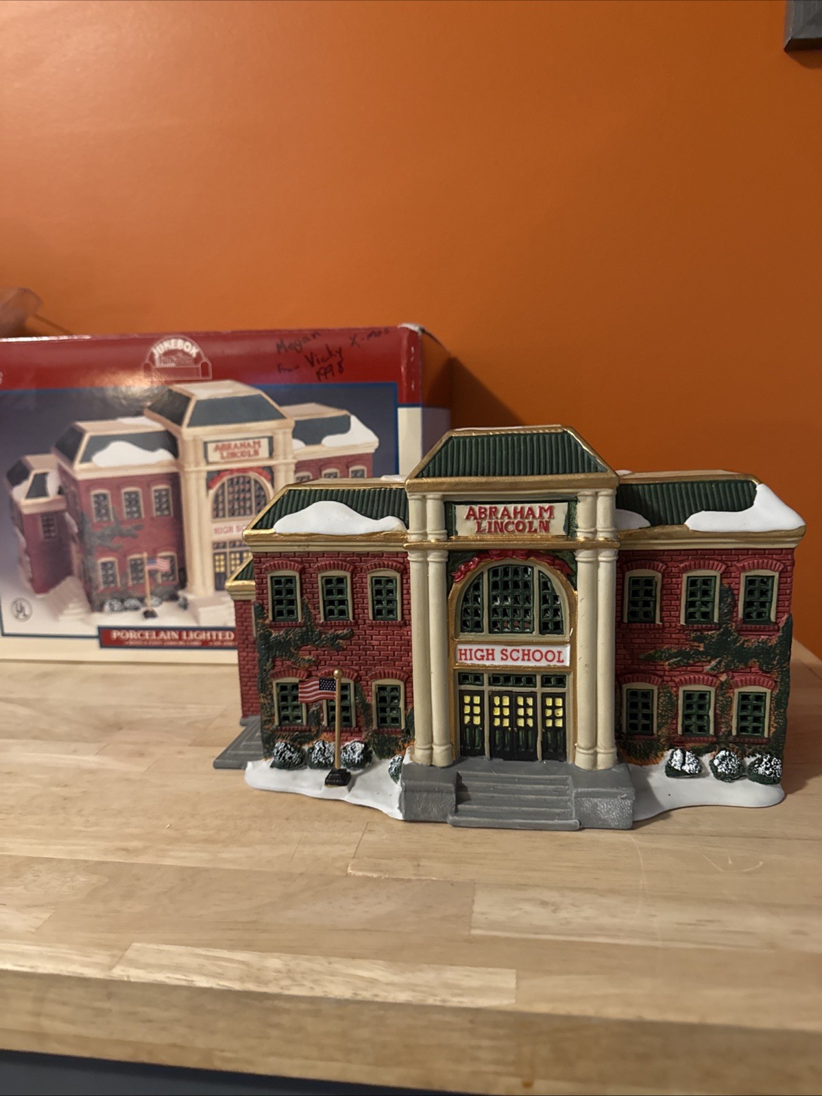 Lemax Jukebox Junction Abraham Lincoln High School 85293 1998 Holiday Village