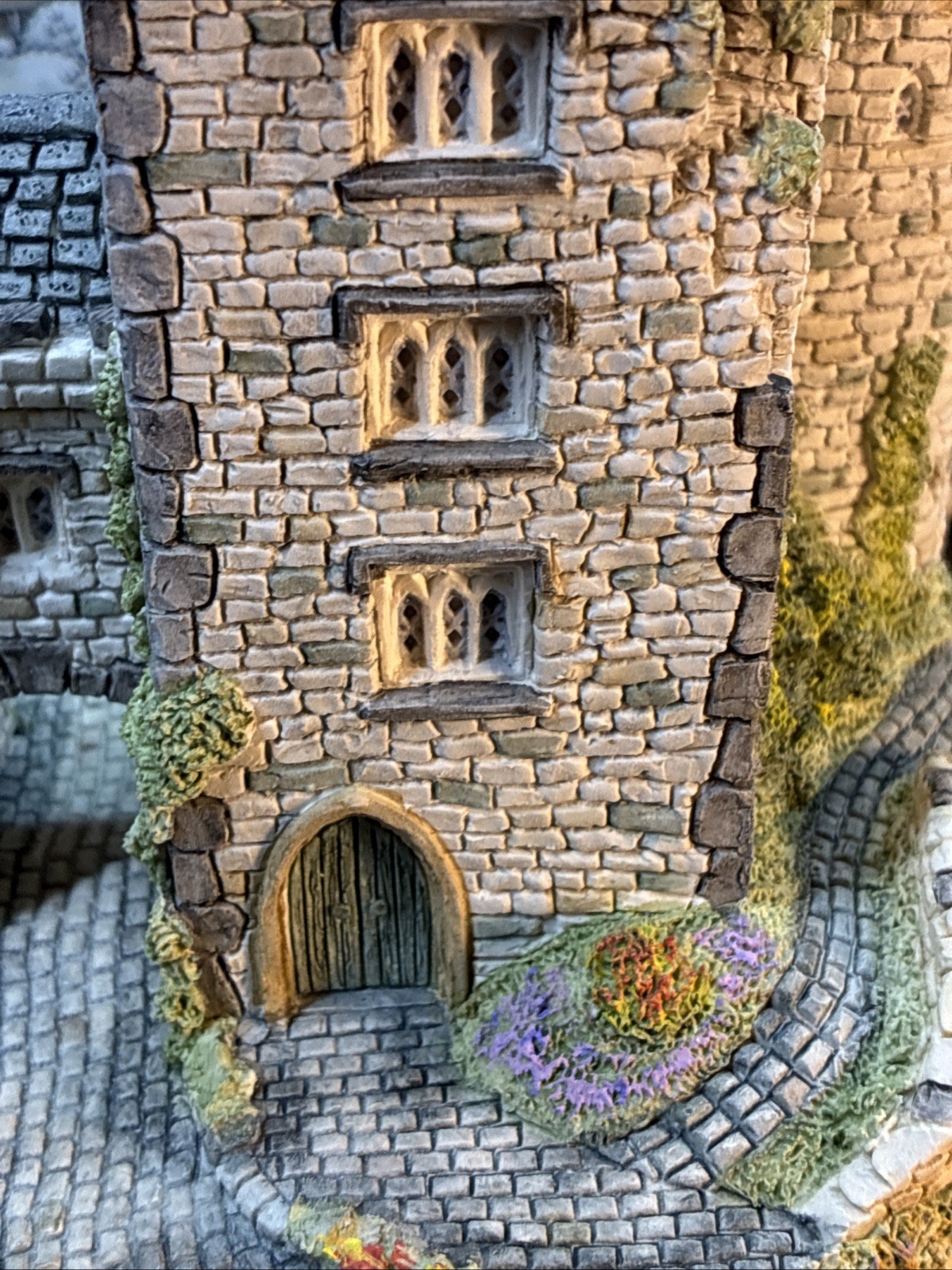 1992 David Winter Cottages “O’Donovan’s Castle” Original Box COA