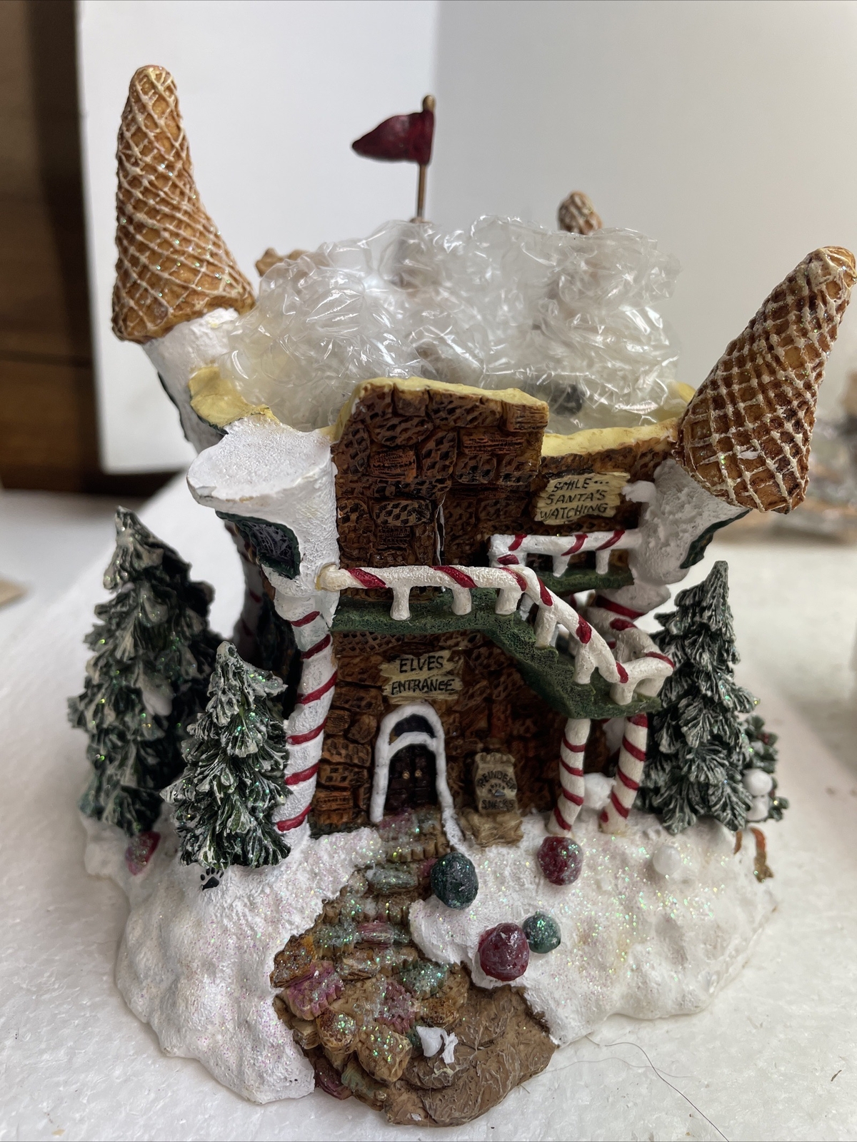 The Boyd’s Town Kringle’s Retreat # 99755V 2000 NO COA