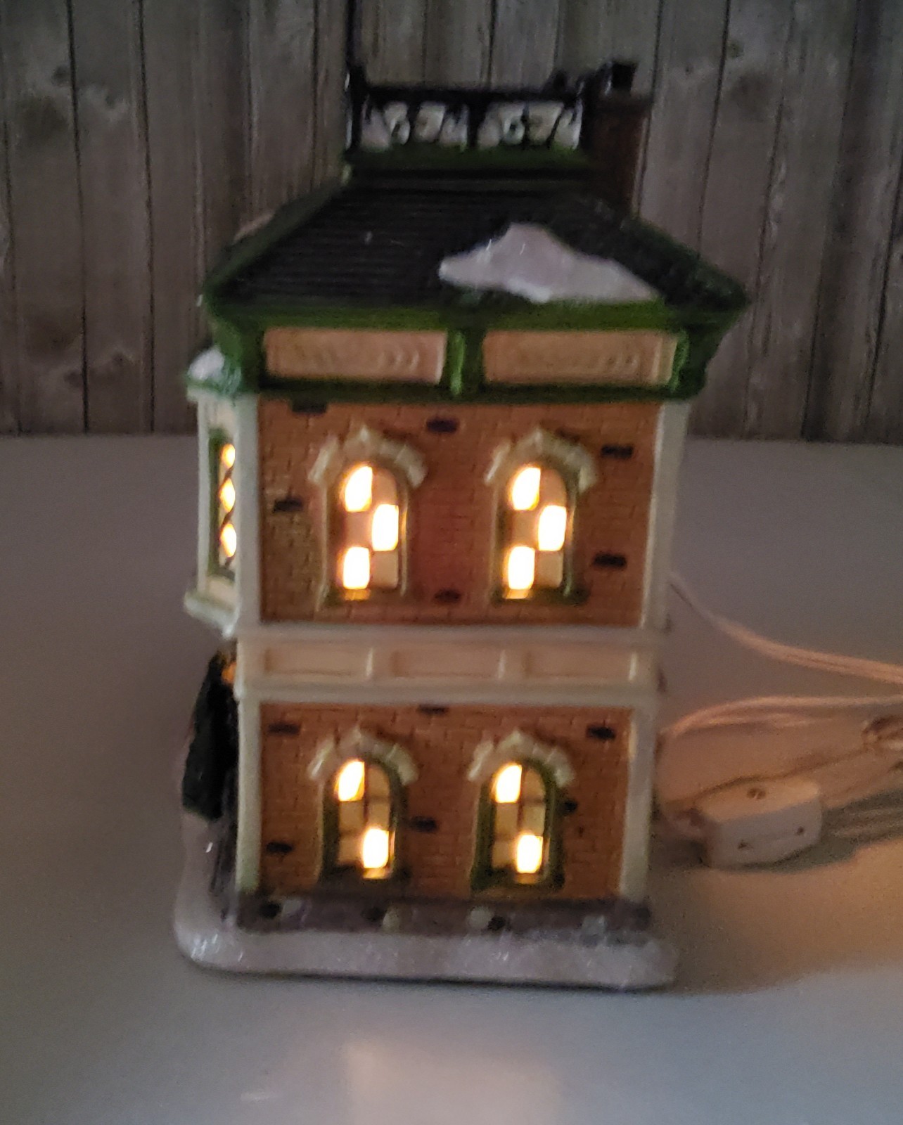 HOLIDAY INSPIRATIONS “GARDEN SHOP” LIGHT UP PORCELAIN CHRISTMAS HOUSE W/BOX