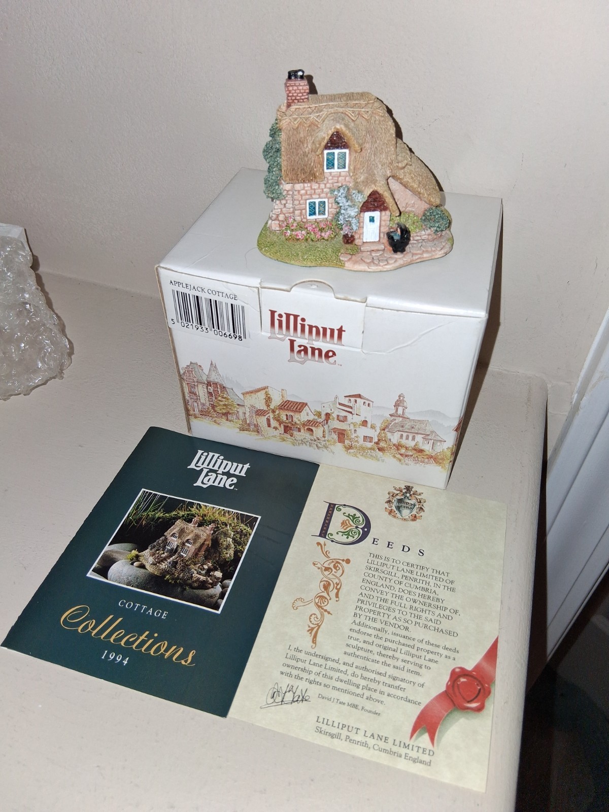 EUC w/ Box Deeds Lilliput Lane Applejack Cottage Miniature Sculpture 3″ 1994